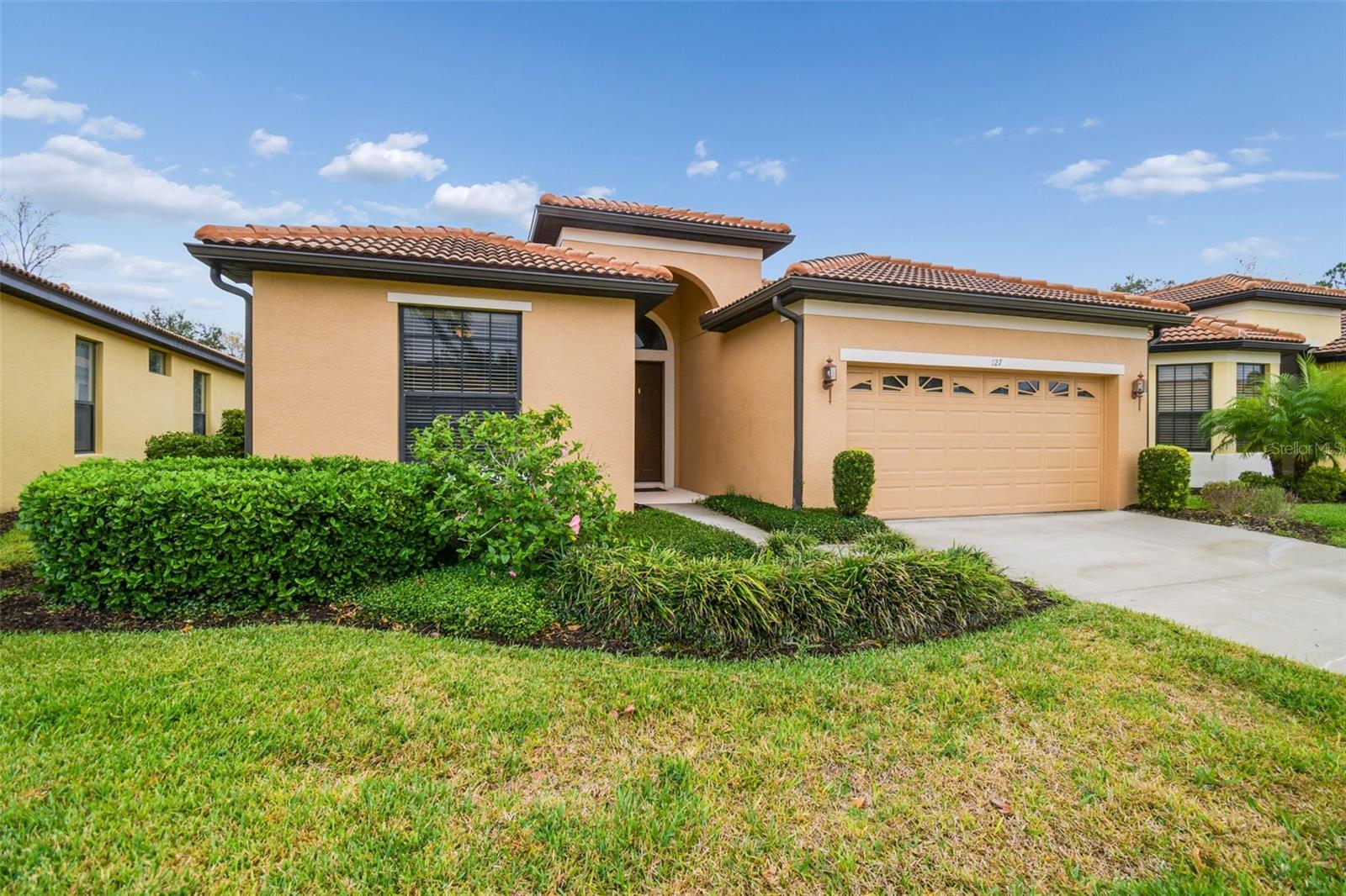 127 SILVER FALLS DR