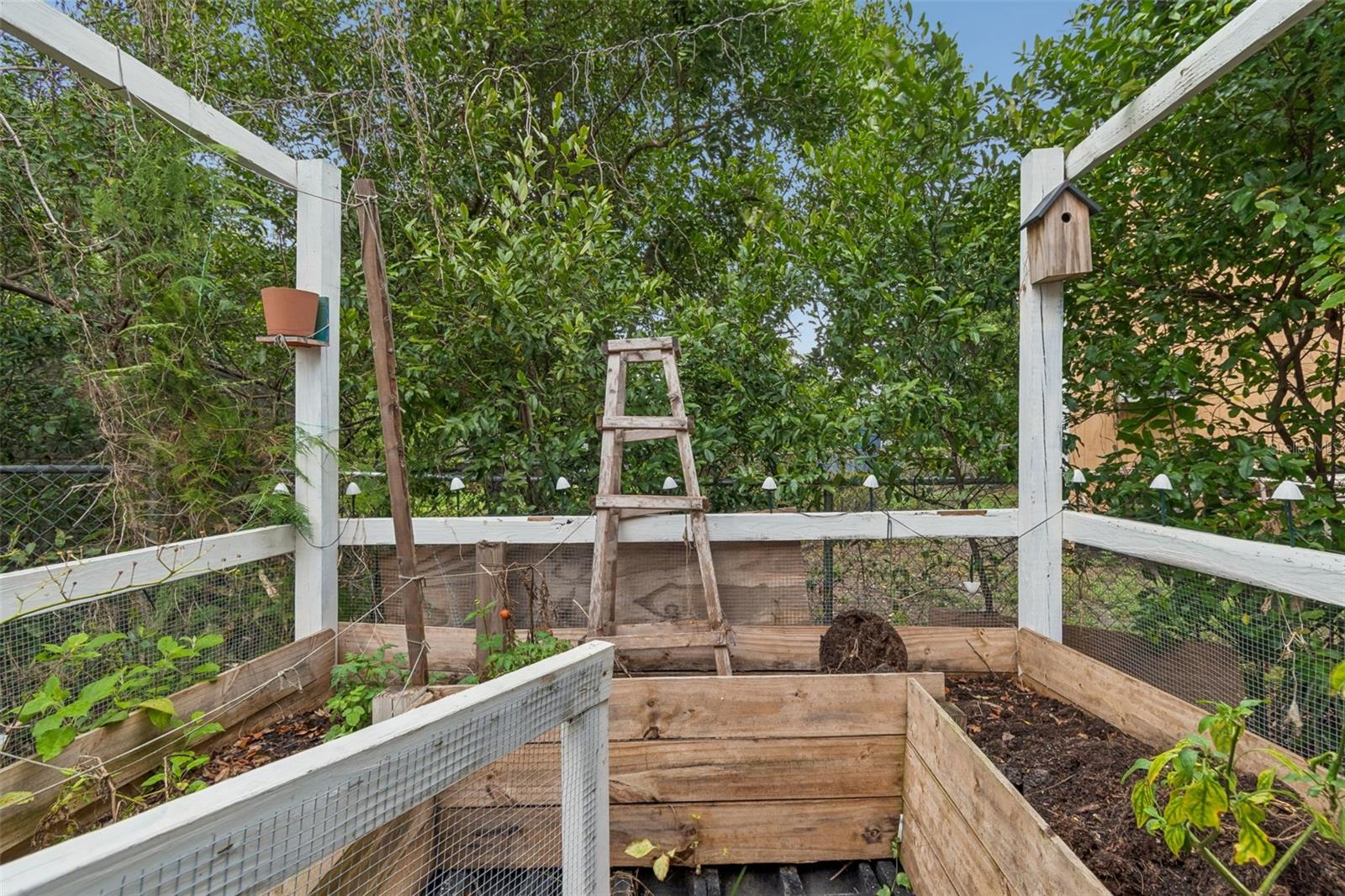 5329 FOREST HILLS DR