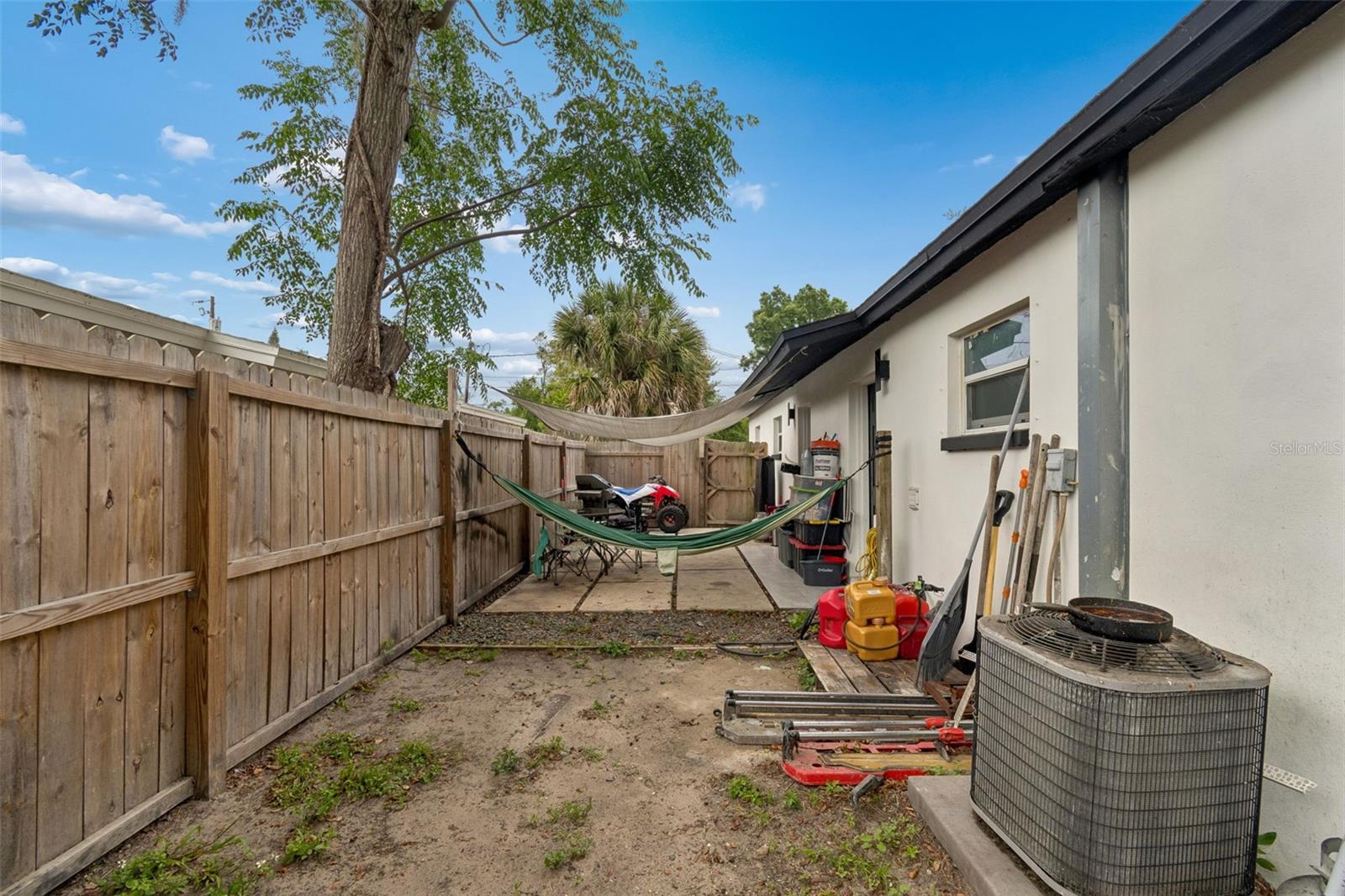 10110 N LANTANA AVE