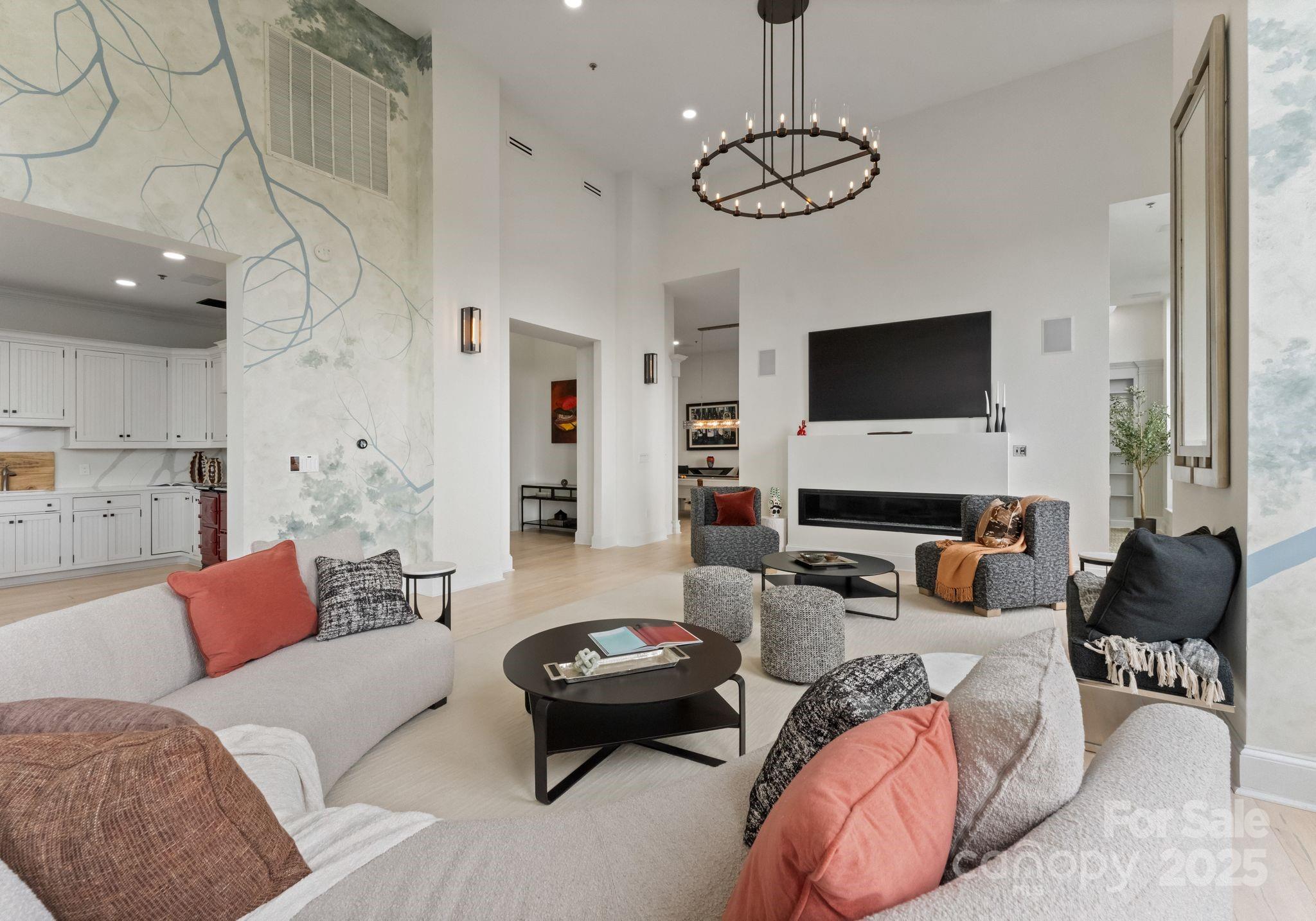 127 N Tryon Street Unit: 615