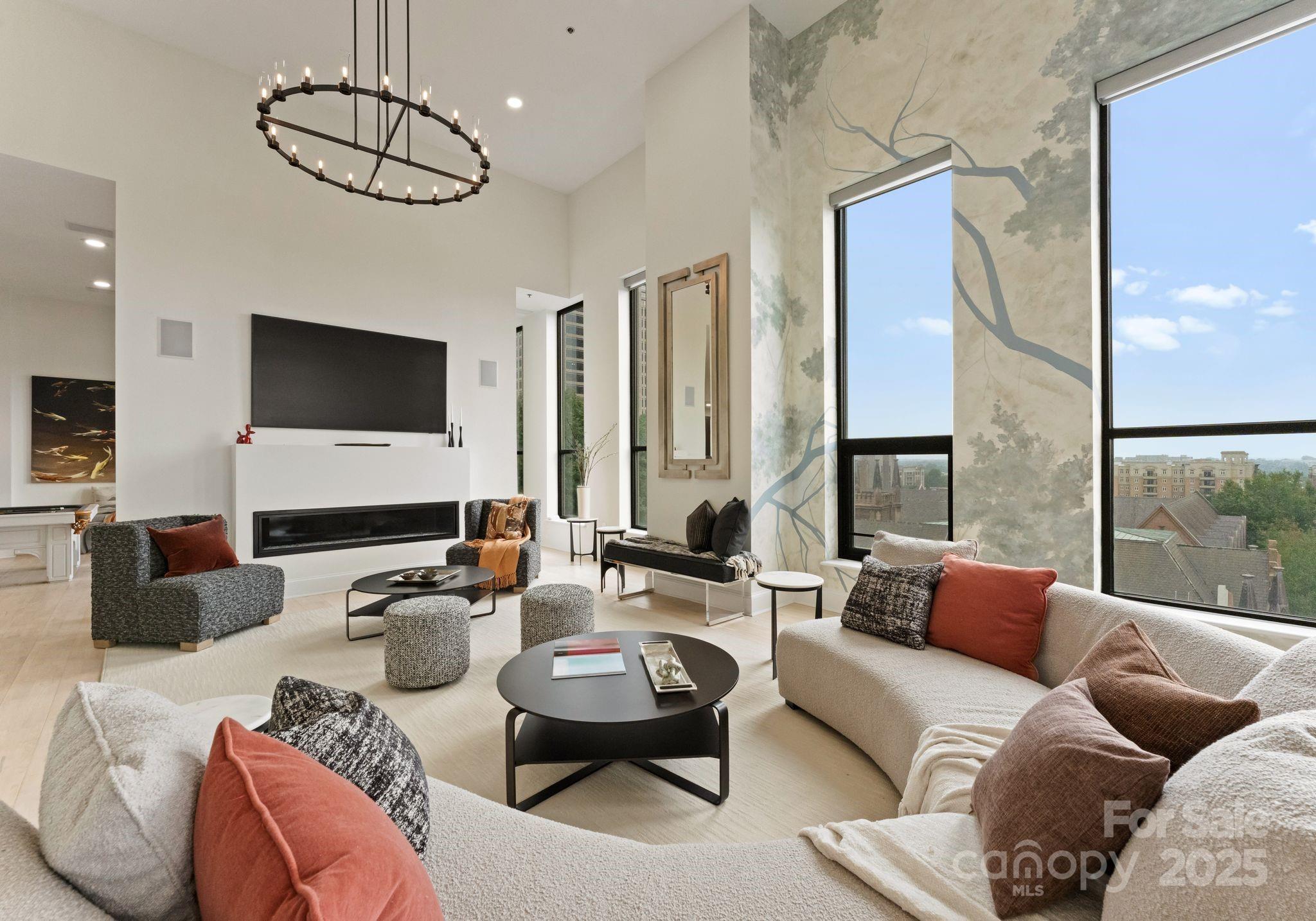 127 N Tryon Street Unit: 615