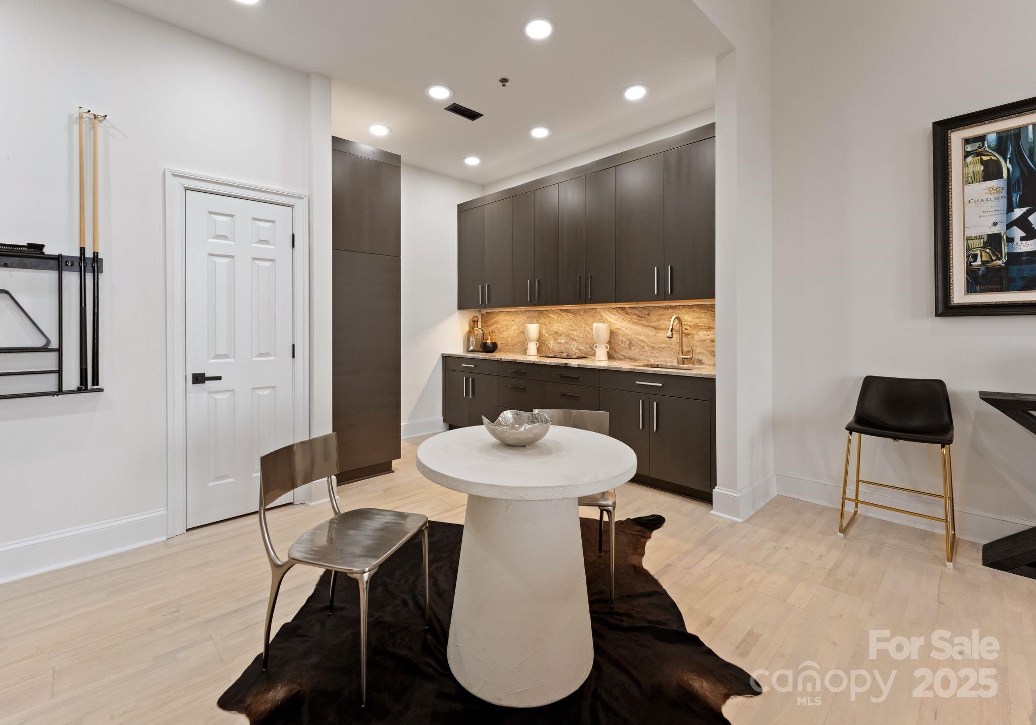 127 N Tryon Street Unit: 615