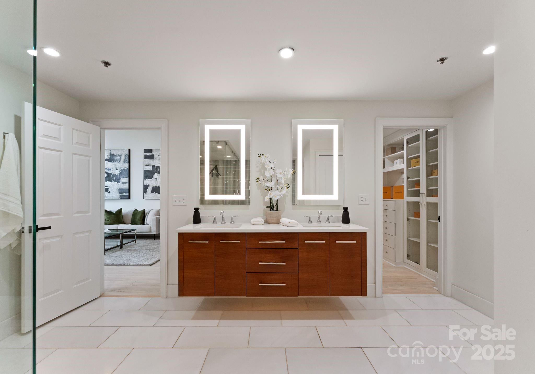 127 N Tryon Street Unit: 615