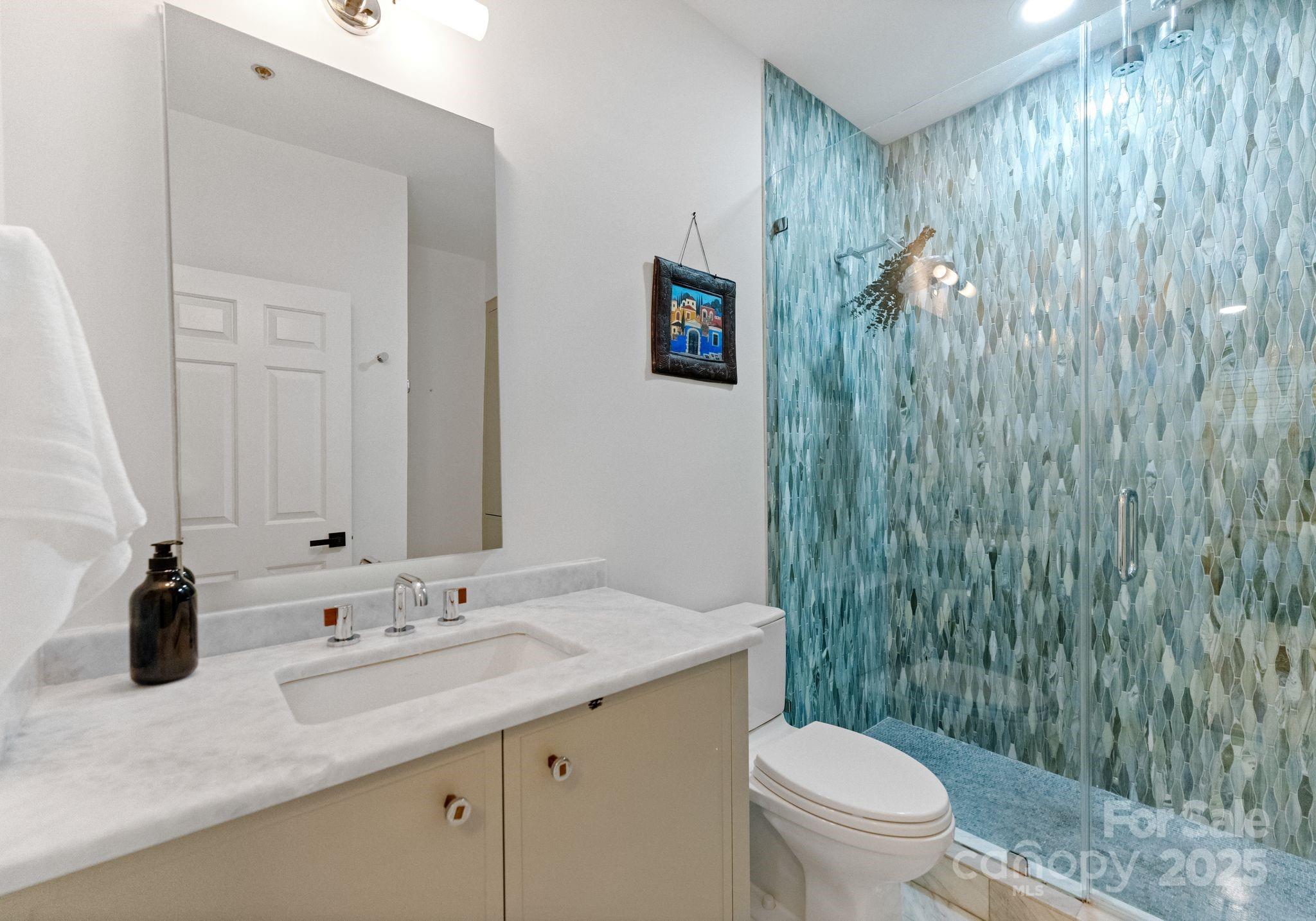 127 N Tryon Street Unit: 615
