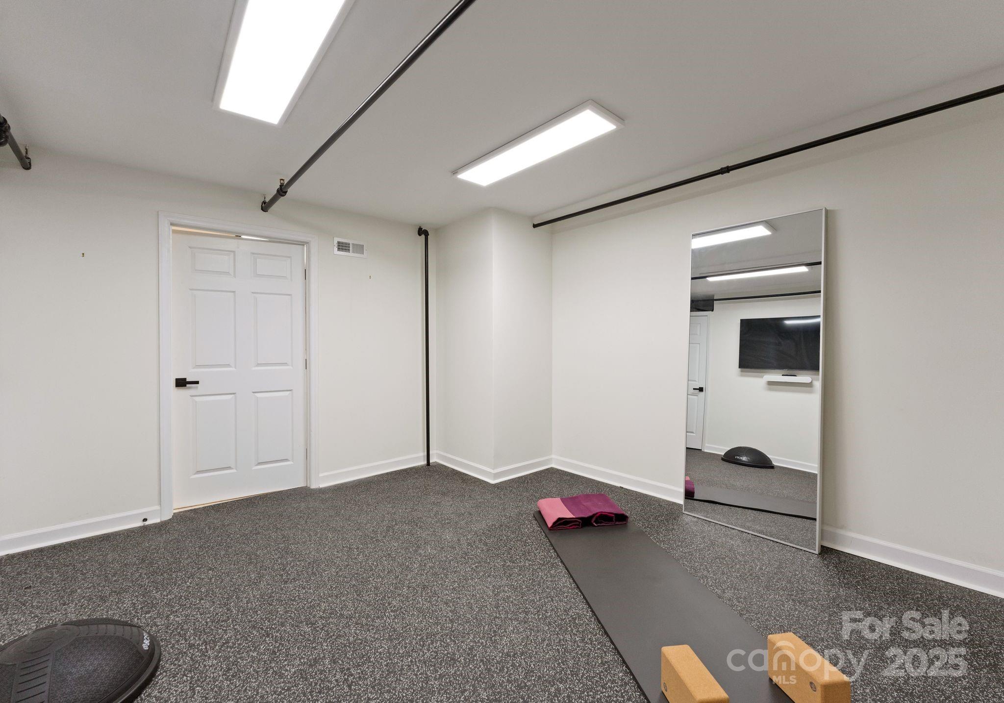 127 N Tryon Street Unit: 615