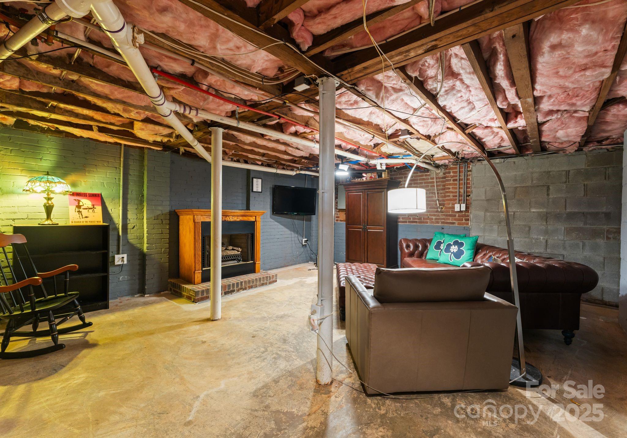 2100 Chesterfield Avenue