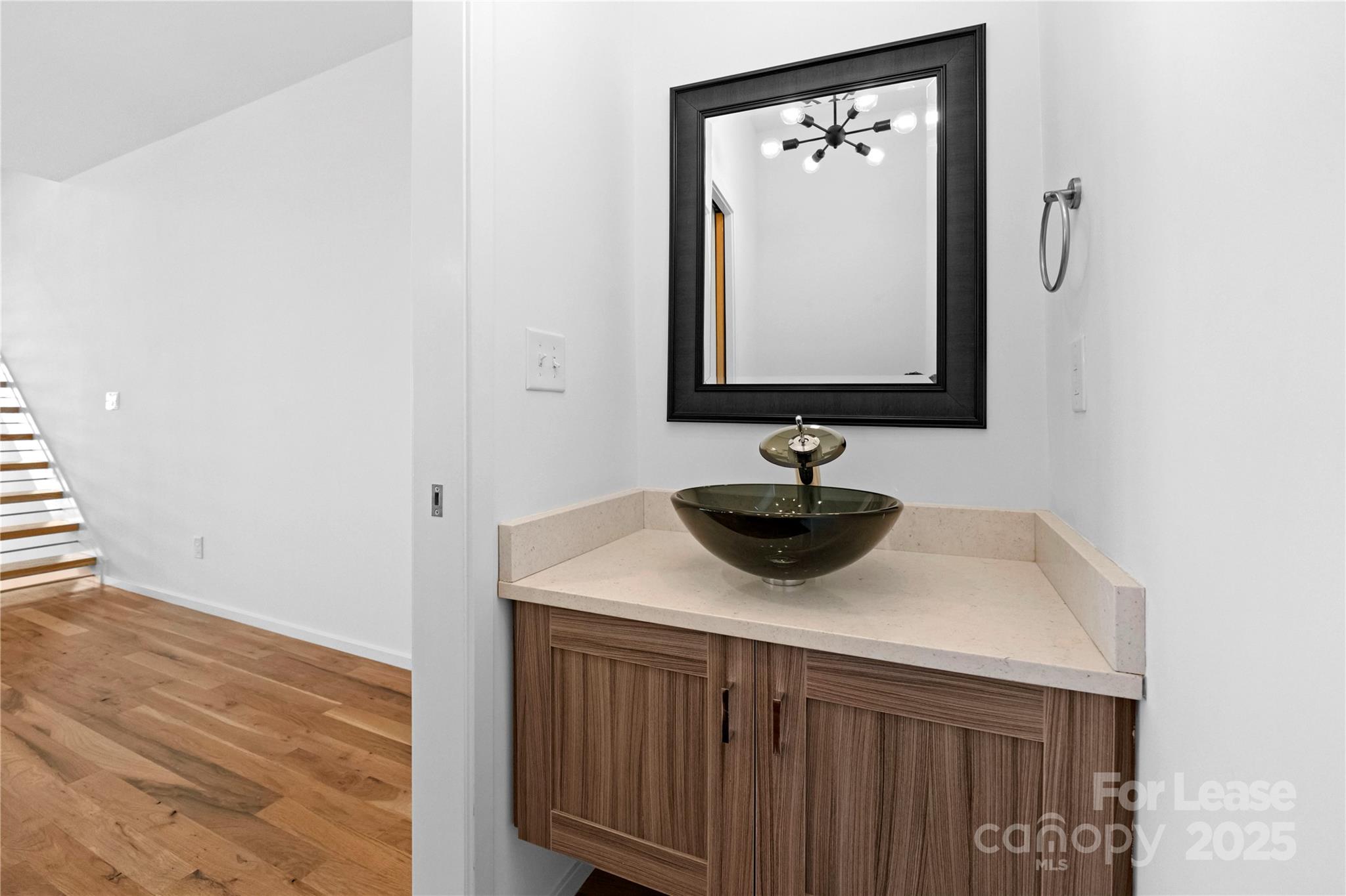 1004 Greenleaf Avenue Unit: B