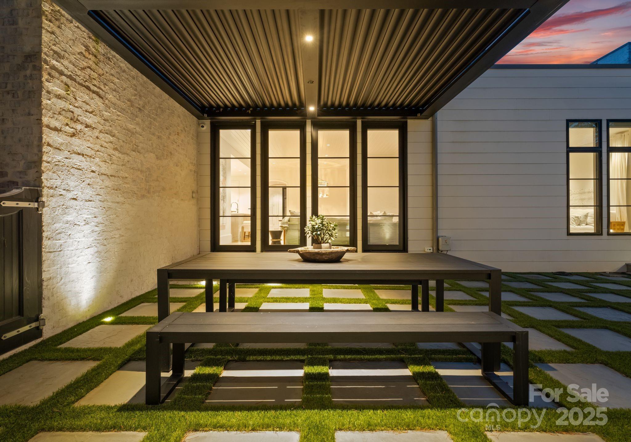 2825 Kenwood Sharon Lane