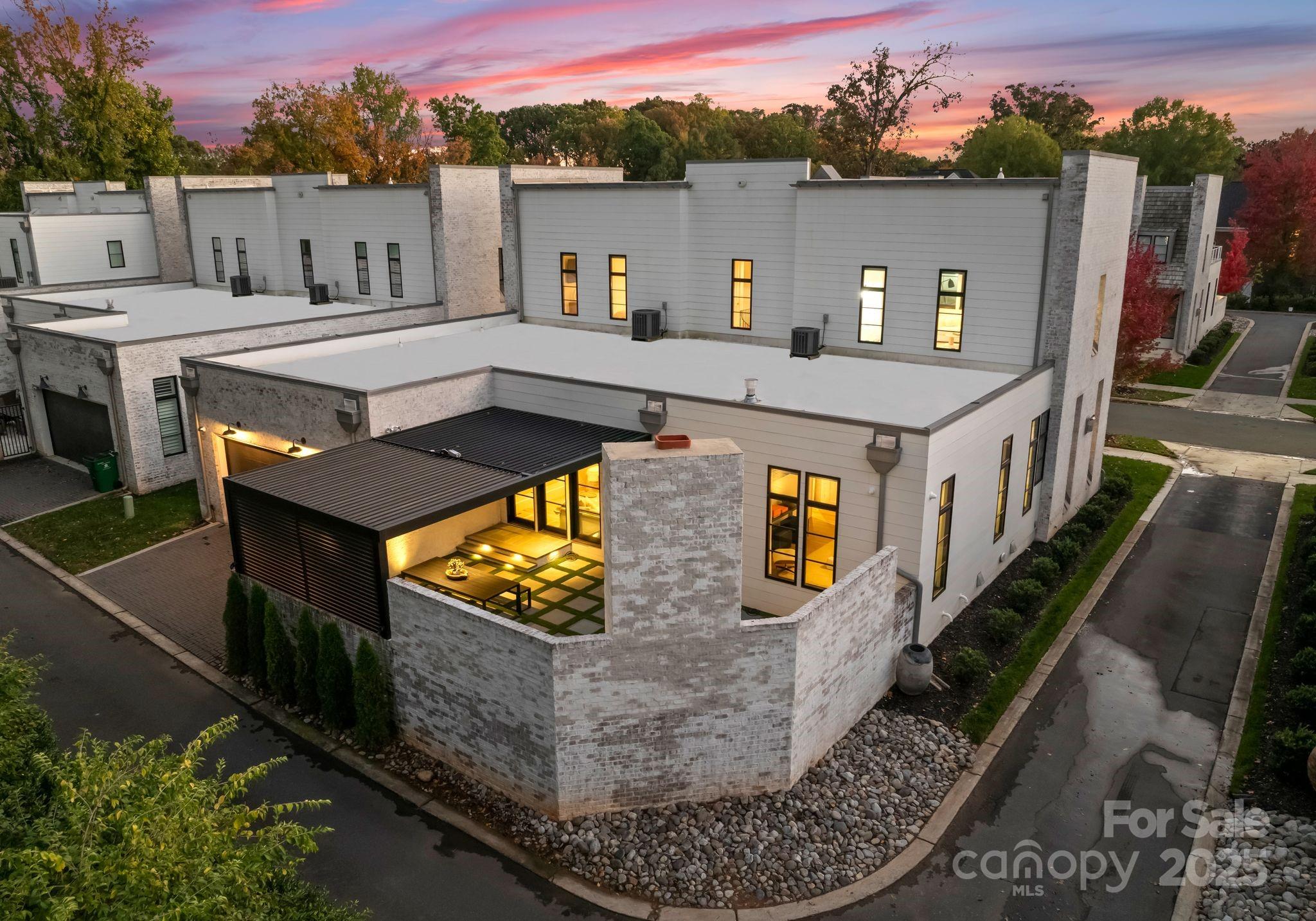 2825 Kenwood Sharon Lane