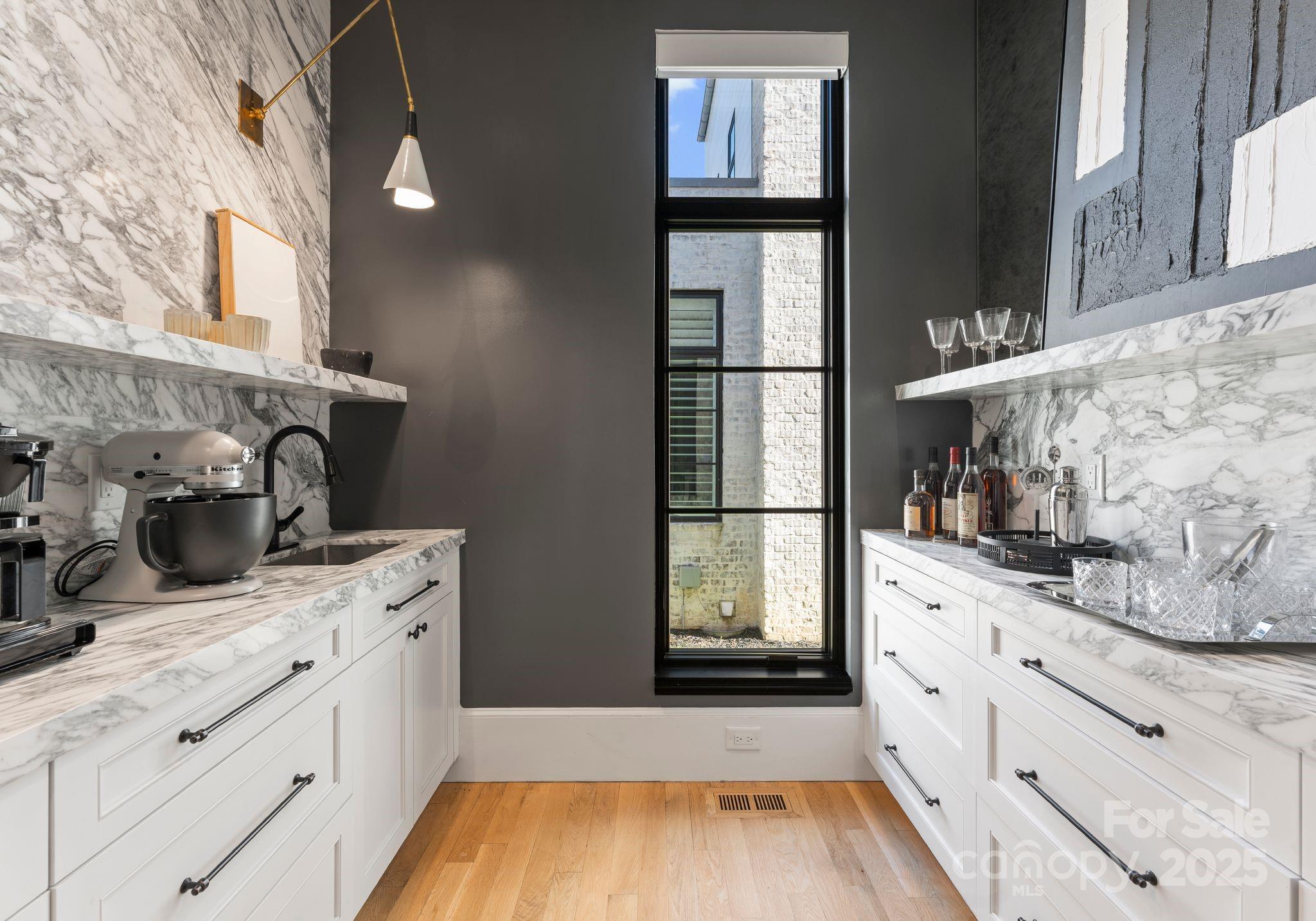 2825 Kenwood Sharon Lane