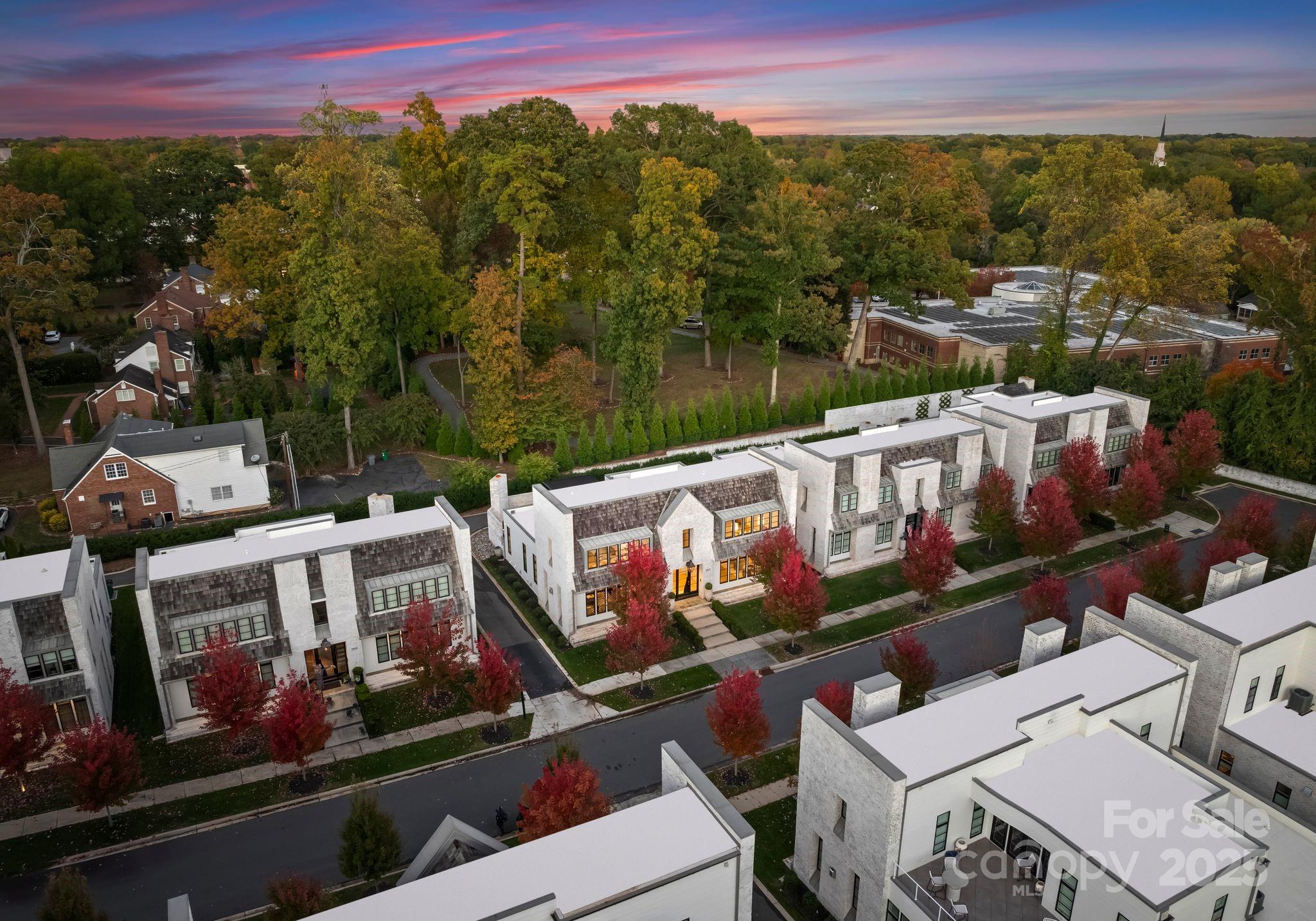 2825 Kenwood Sharon Lane