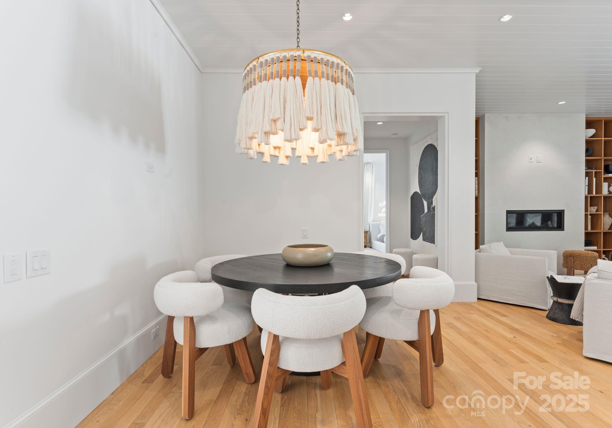 2825 Kenwood Sharon Lane