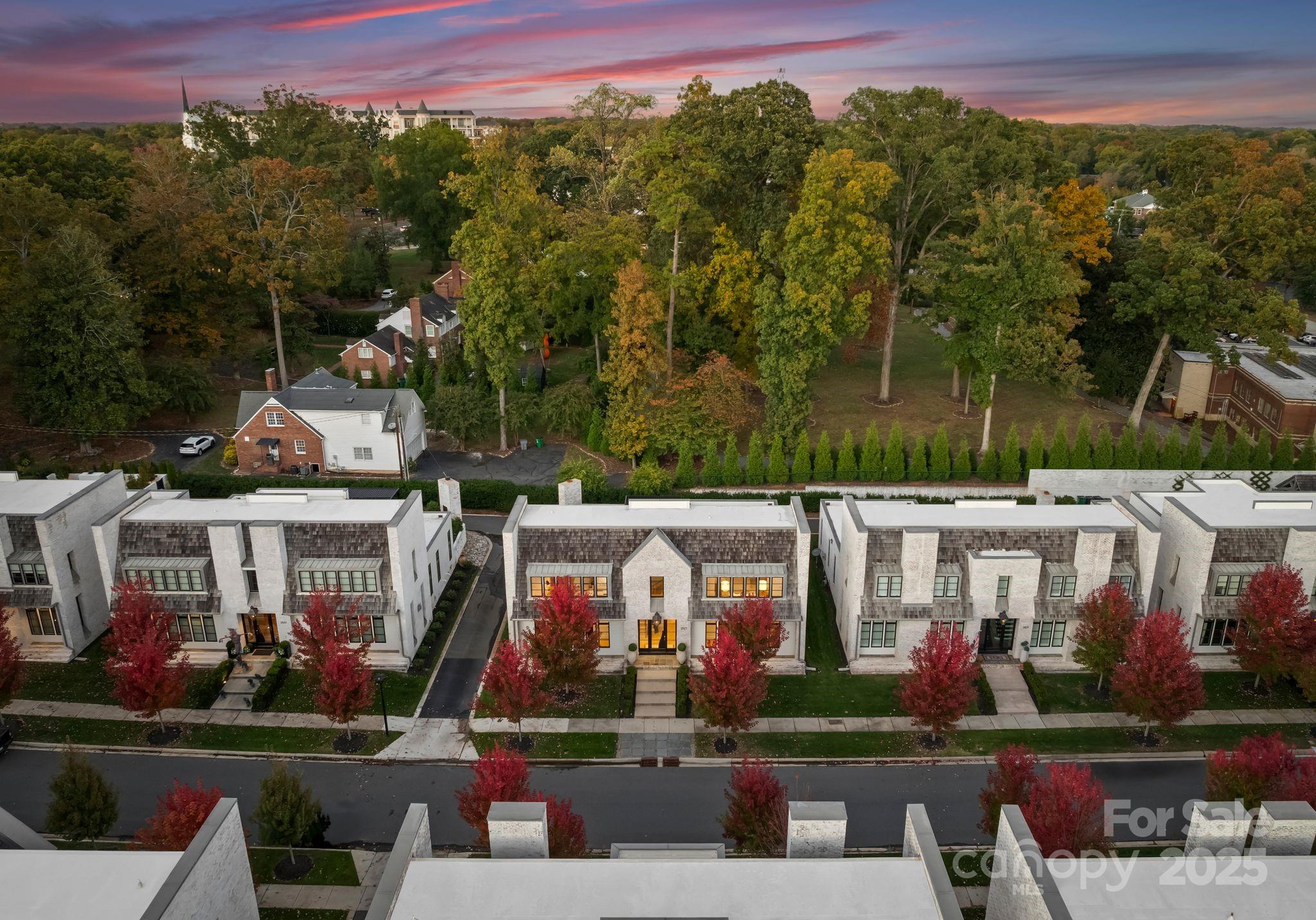 2825 Kenwood Sharon Lane