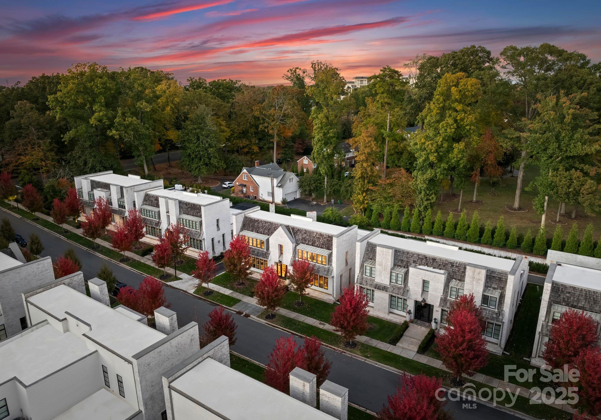 2825 Kenwood Sharon Lane