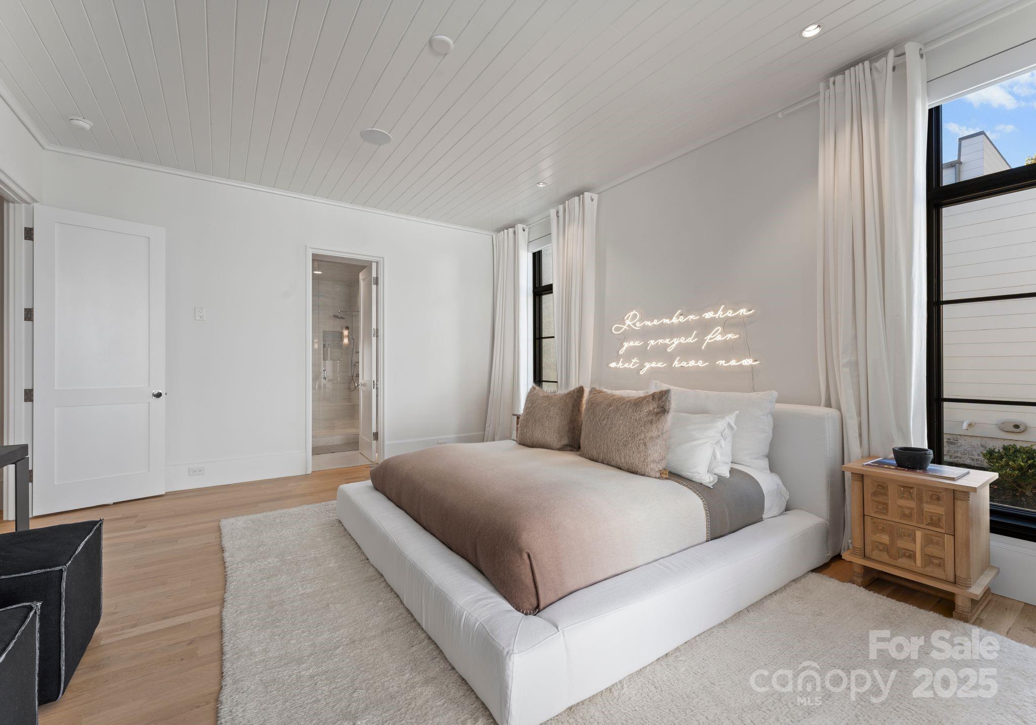 2825 Kenwood Sharon Lane