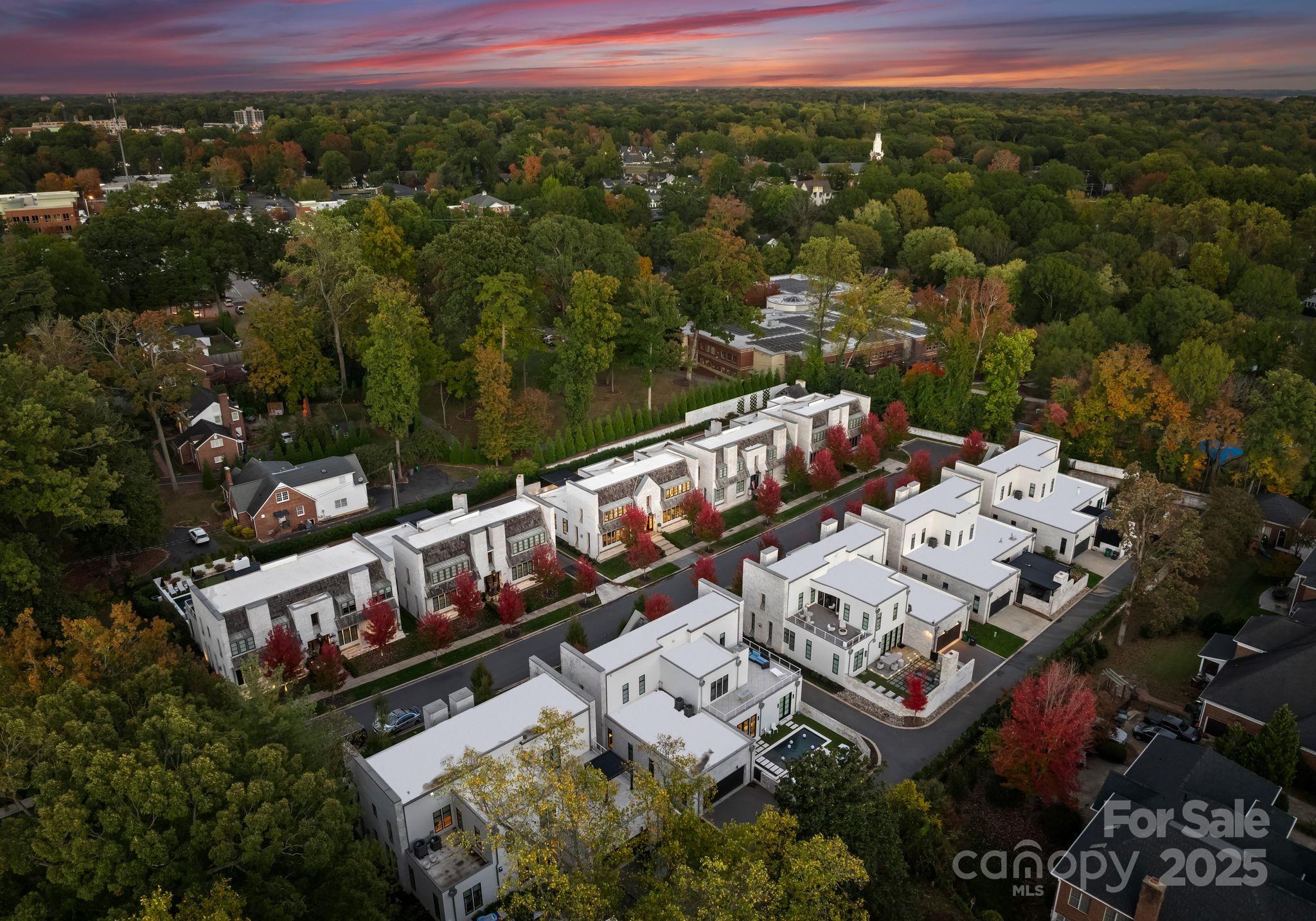 2825 Kenwood Sharon Lane