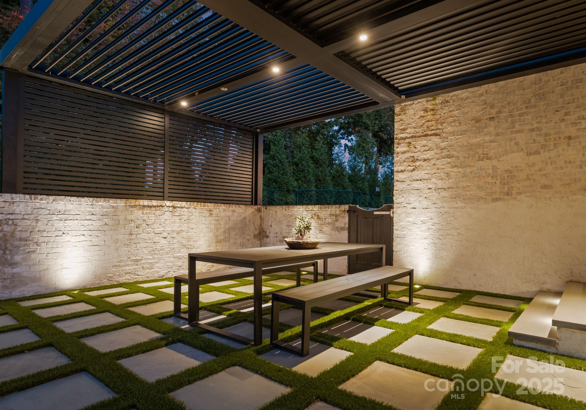 2825 Kenwood Sharon Lane