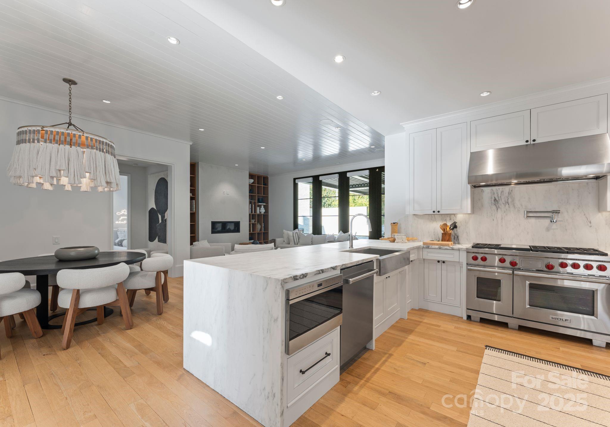 2825 Kenwood Sharon Lane