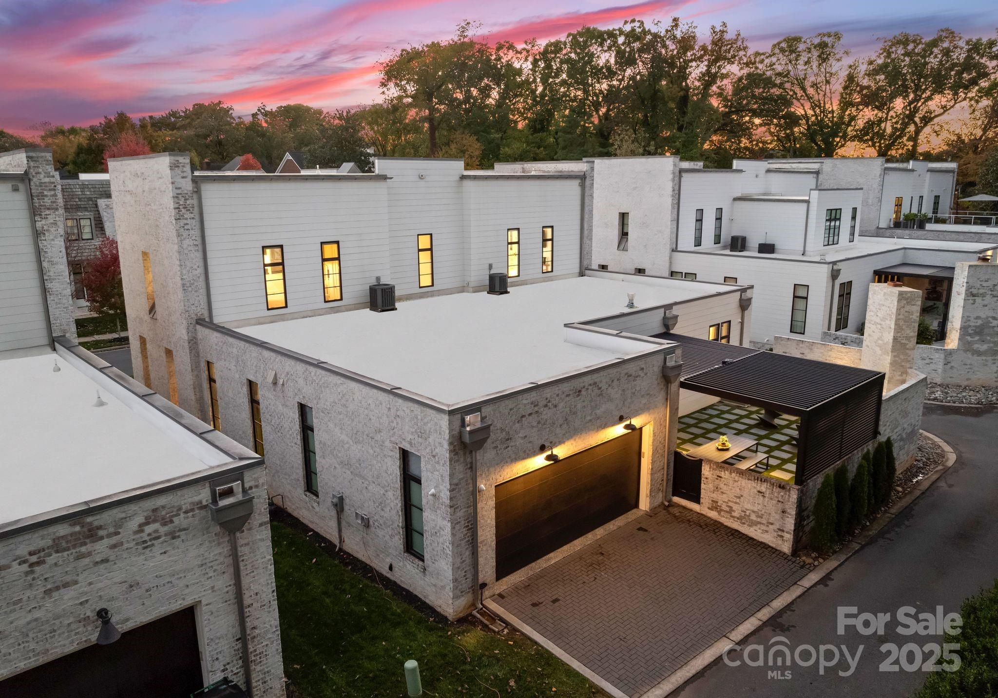 2825 Kenwood Sharon Lane