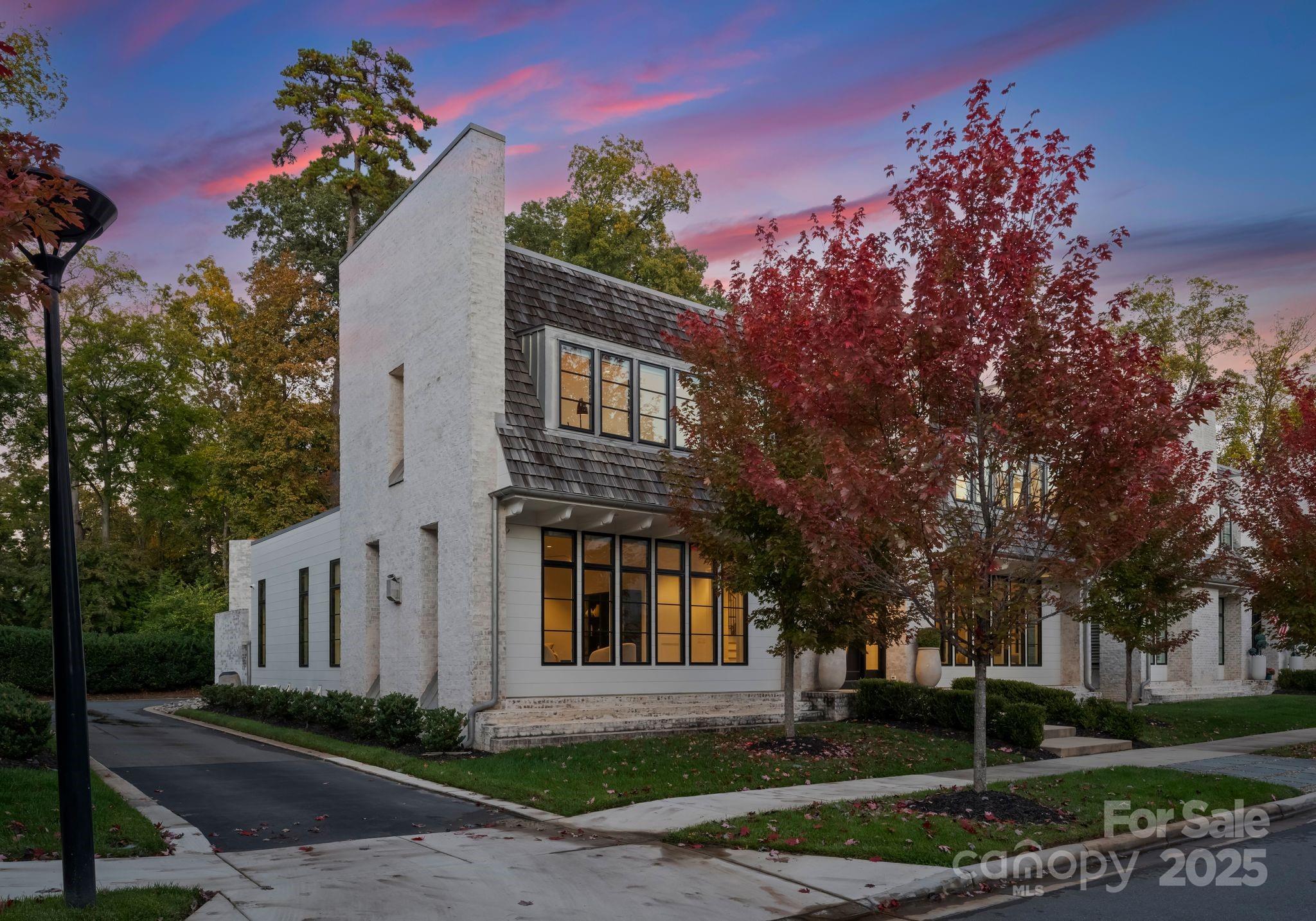 2825 Kenwood Sharon Lane