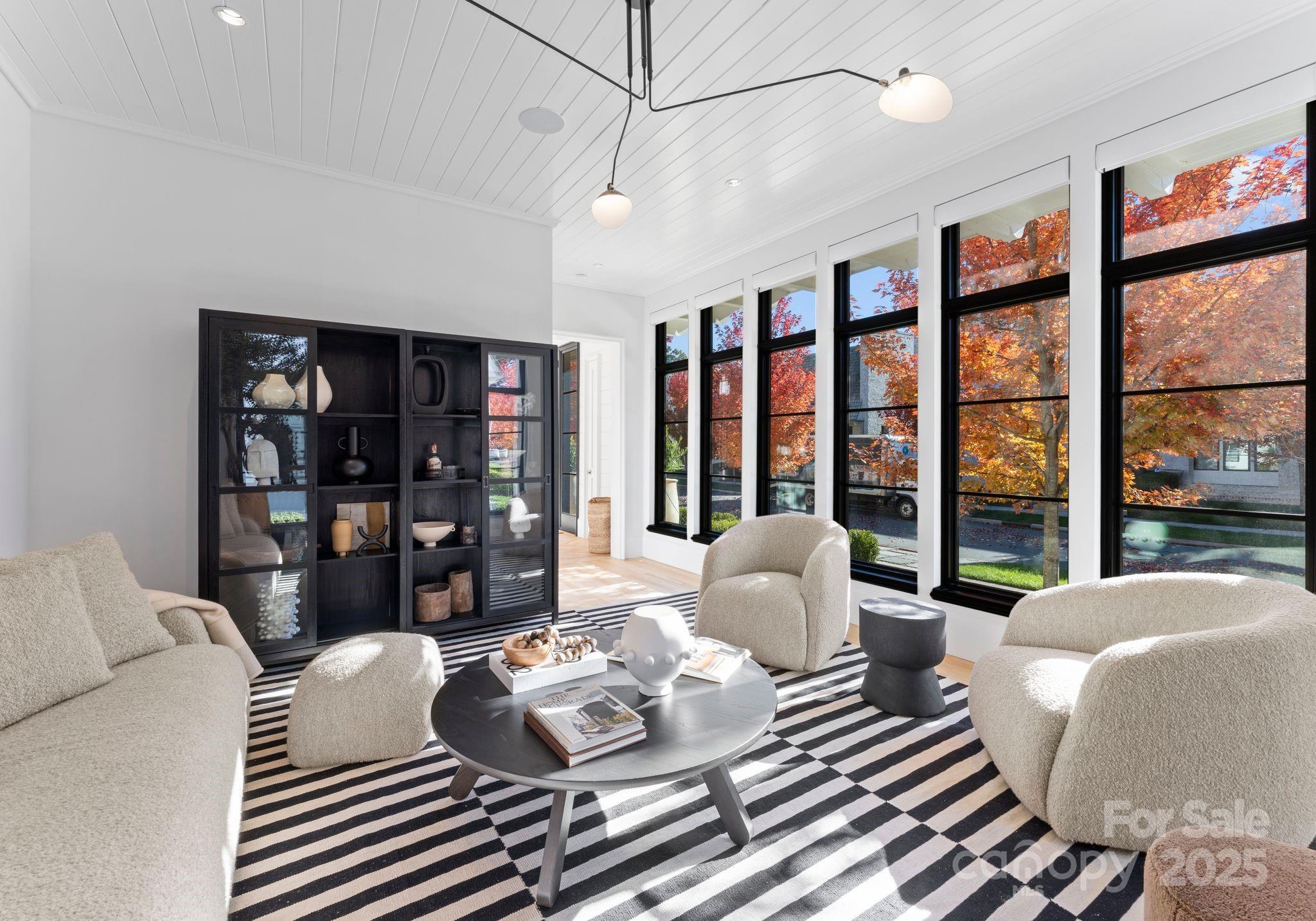 2825 Kenwood Sharon Lane