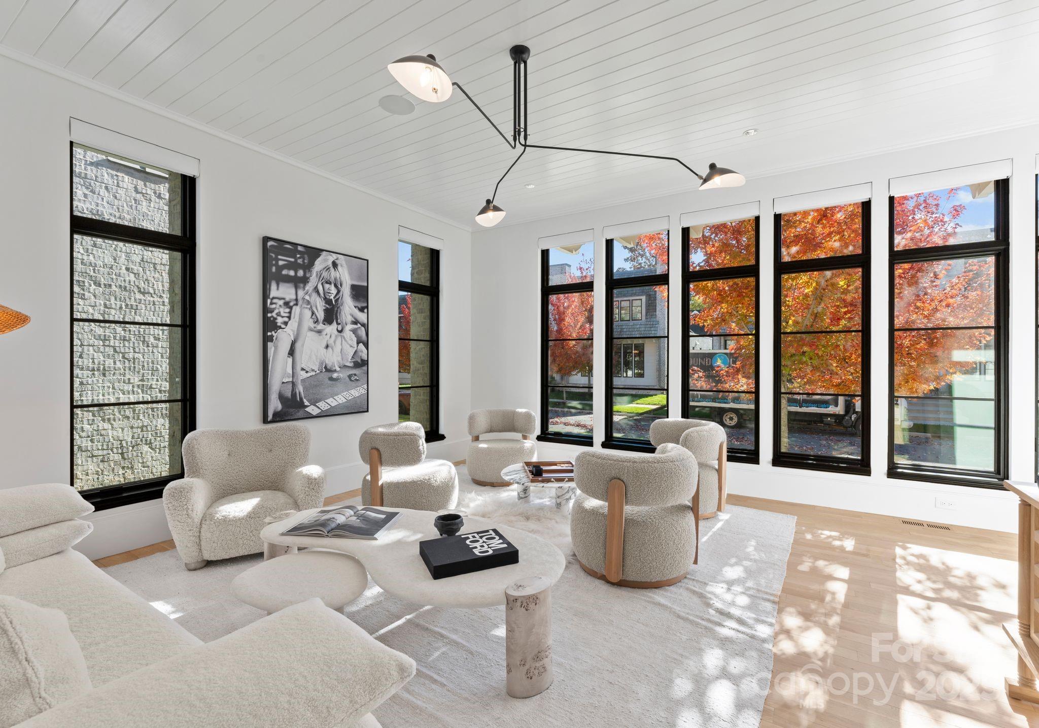 2825 Kenwood Sharon Lane