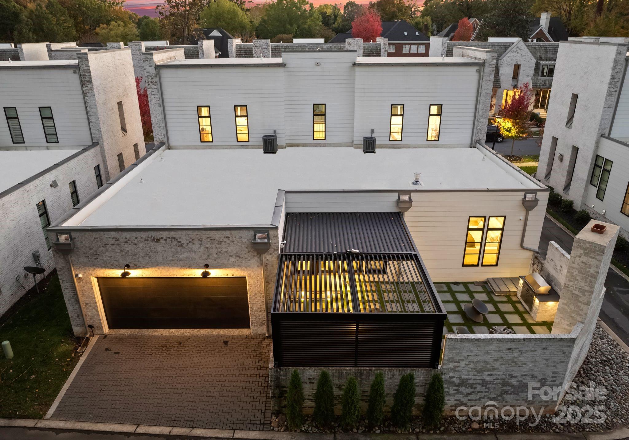 2825 Kenwood Sharon Lane