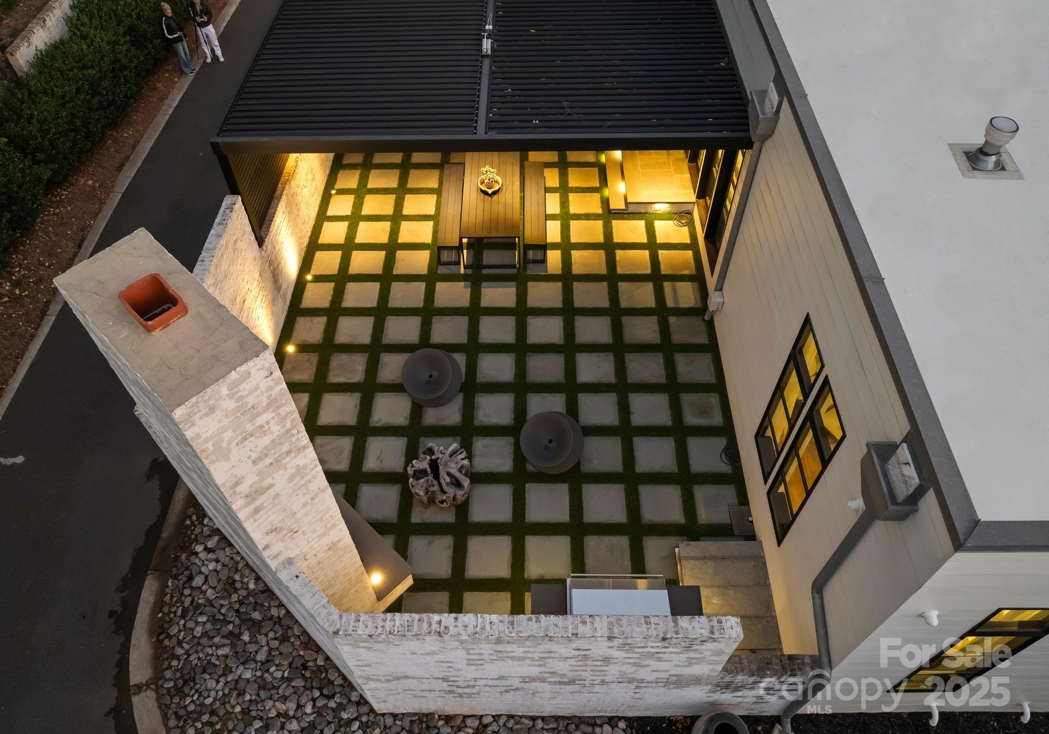 2825 Kenwood Sharon Lane