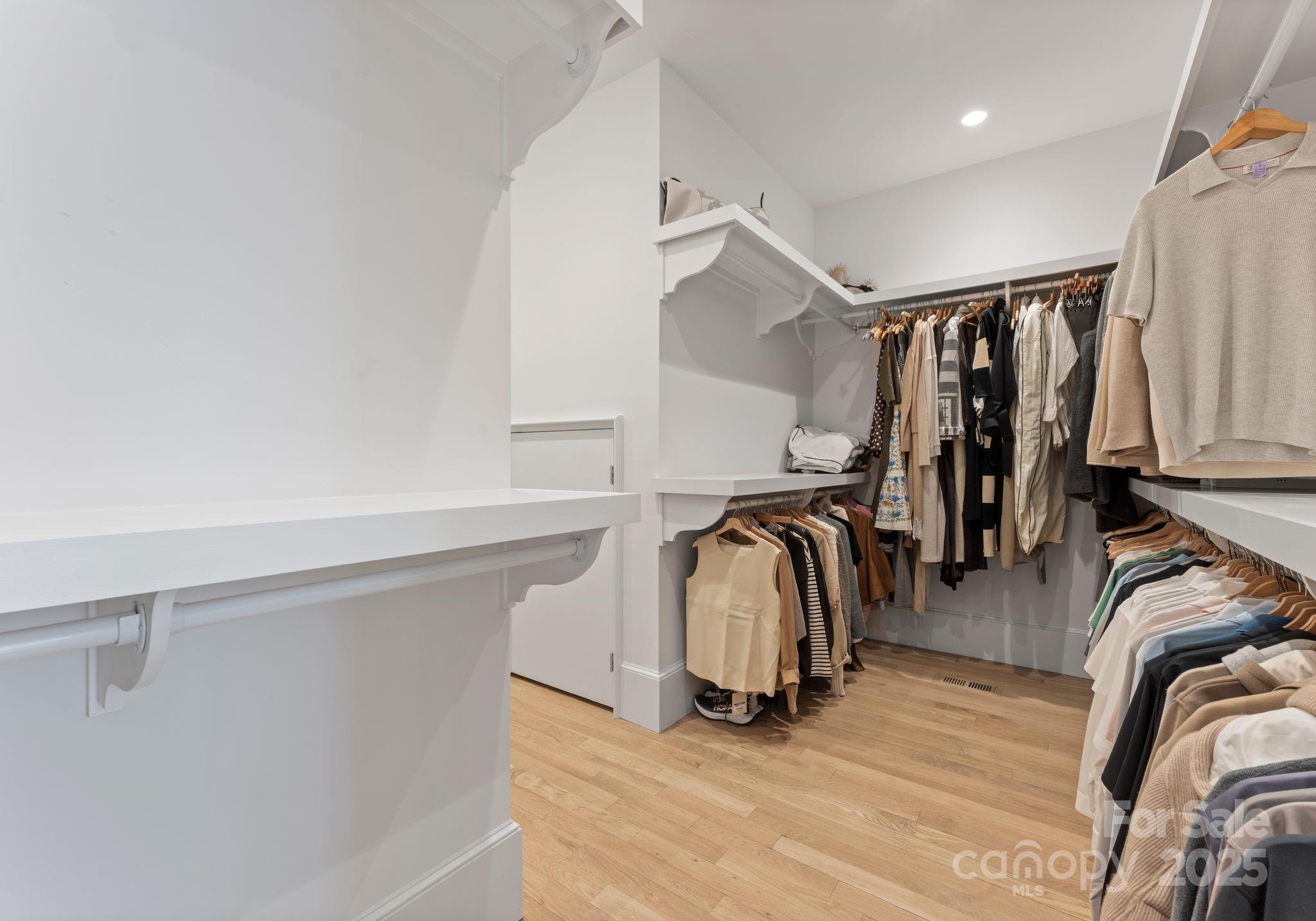 2825 Kenwood Sharon Lane