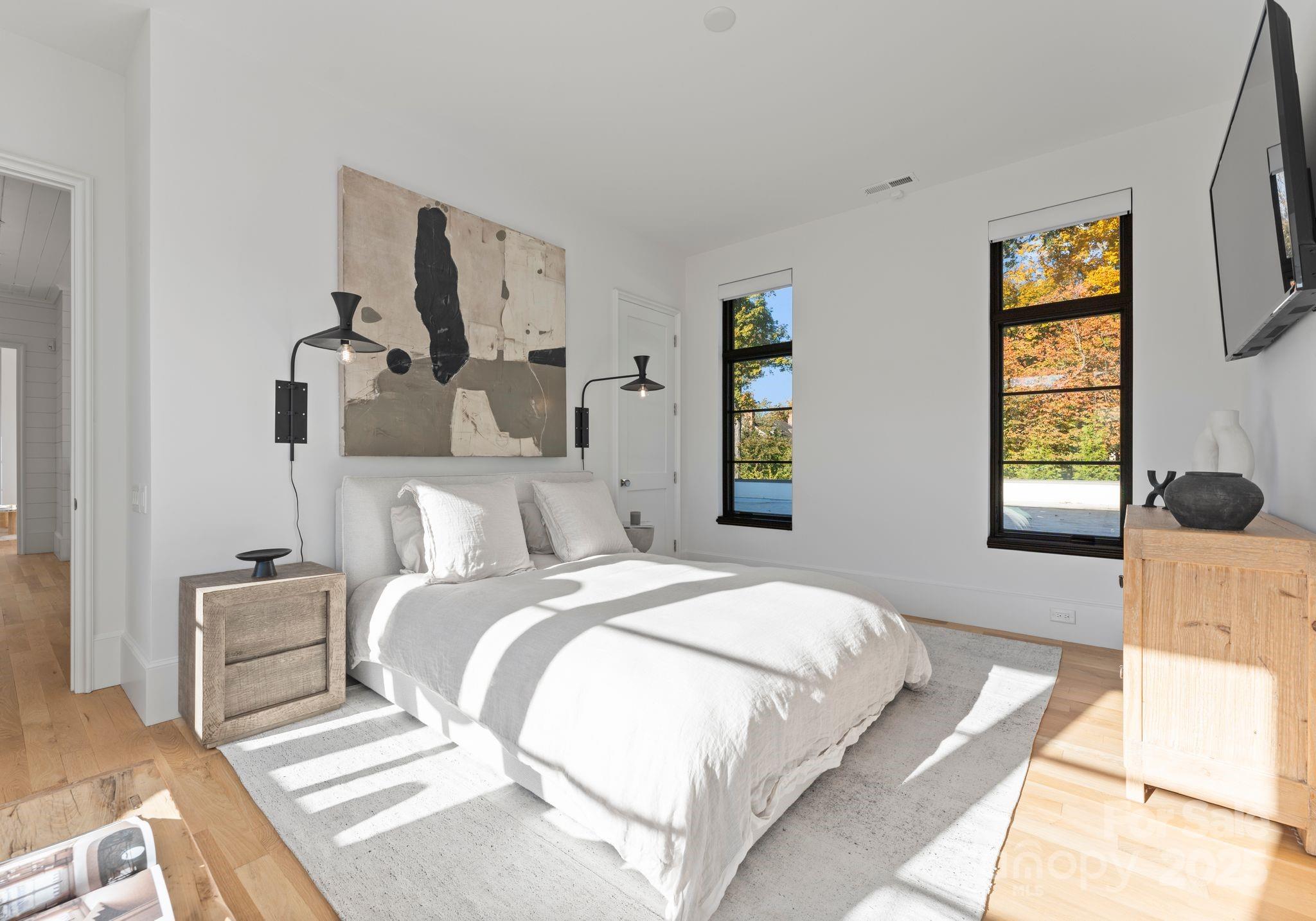 2825 Kenwood Sharon Lane