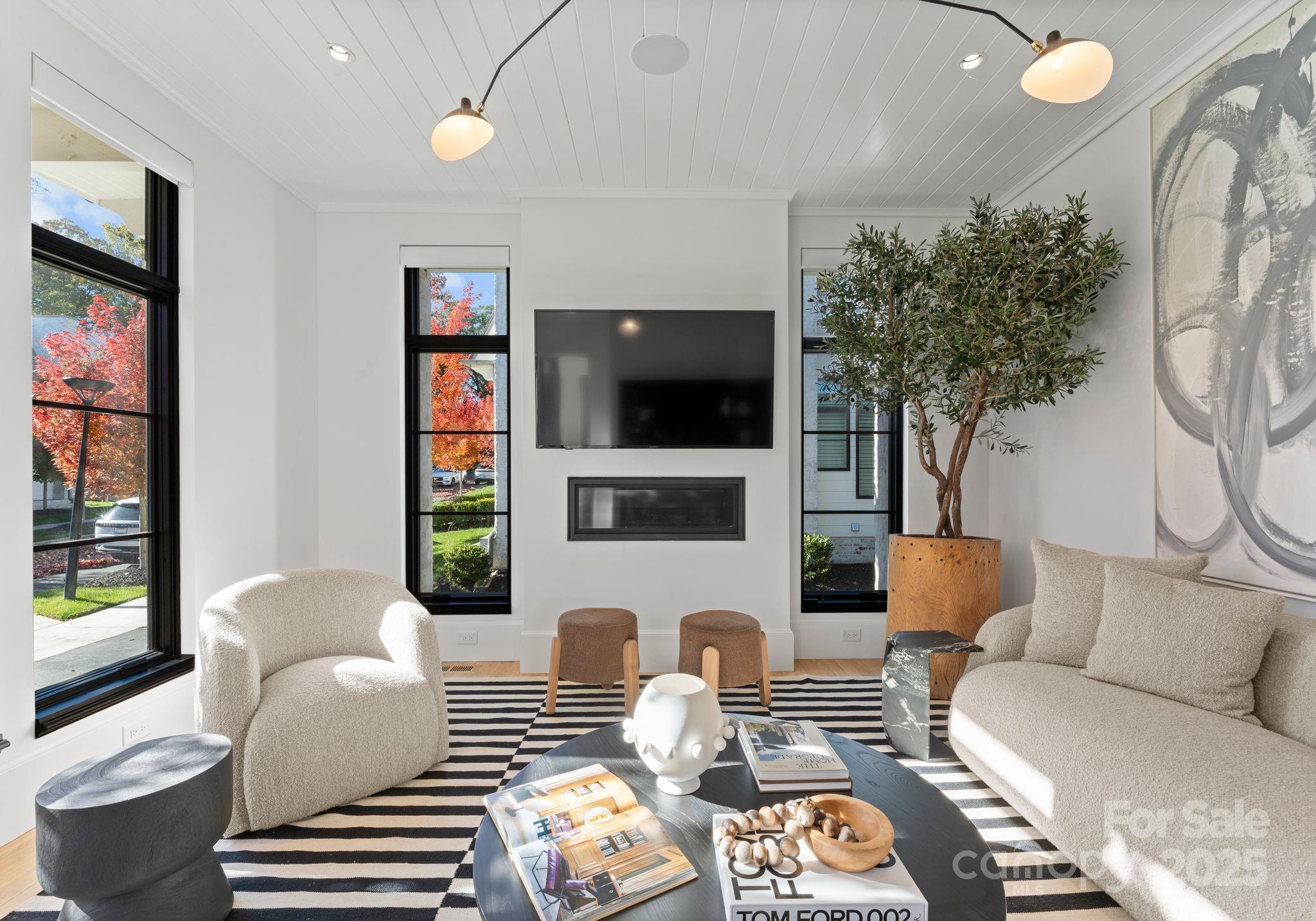 2825 Kenwood Sharon Lane