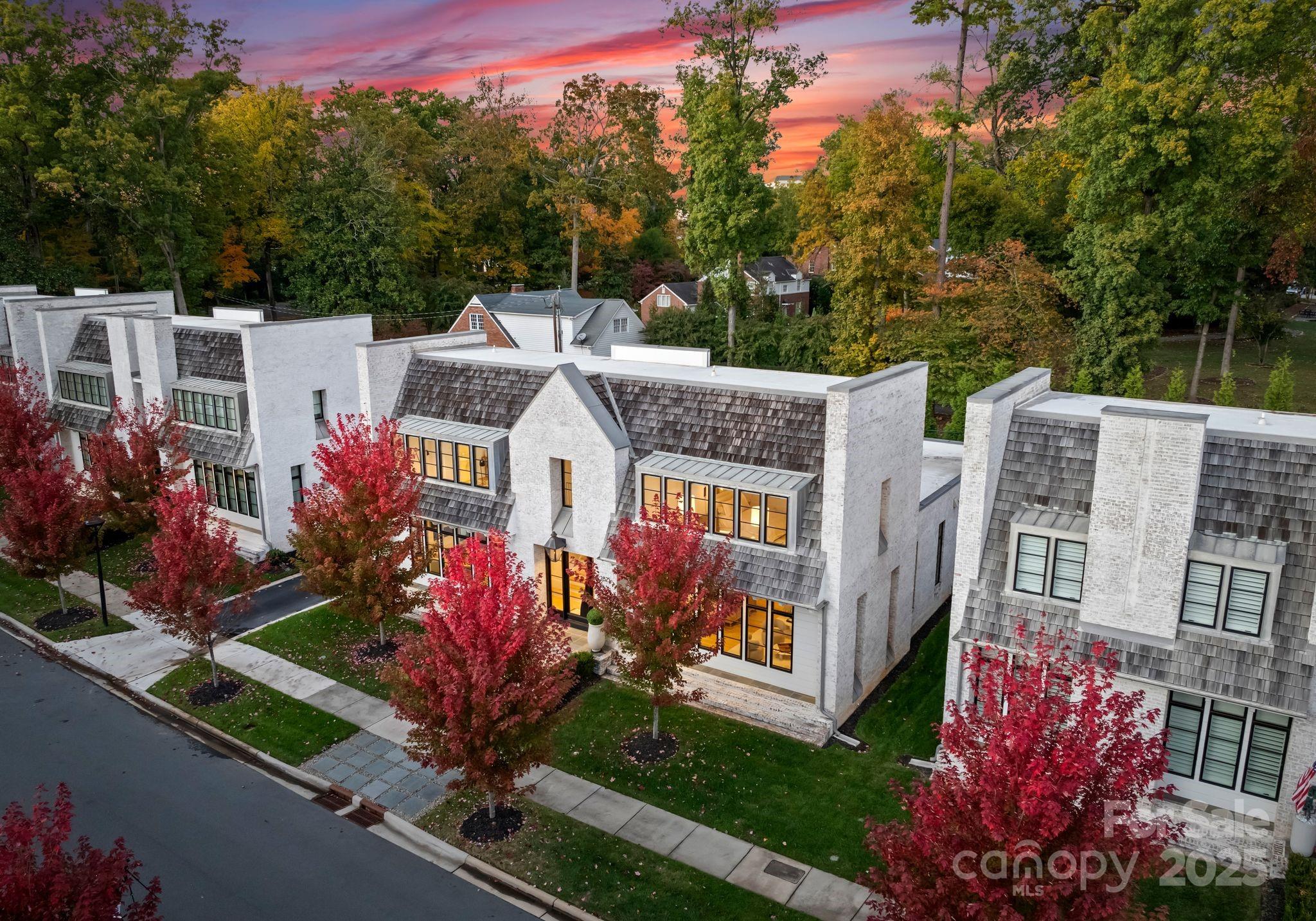 2825 Kenwood Sharon Lane