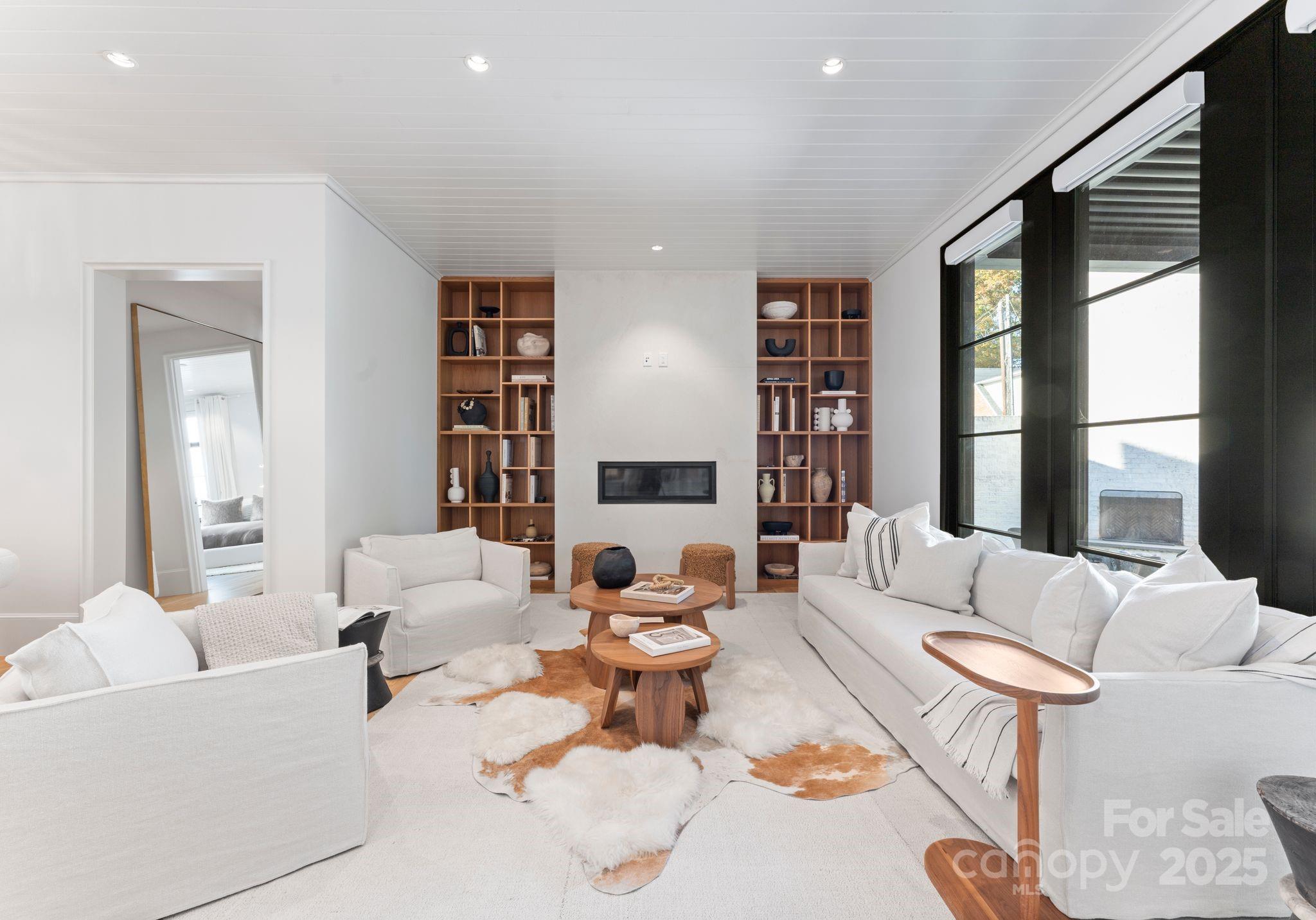 2825 Kenwood Sharon Lane