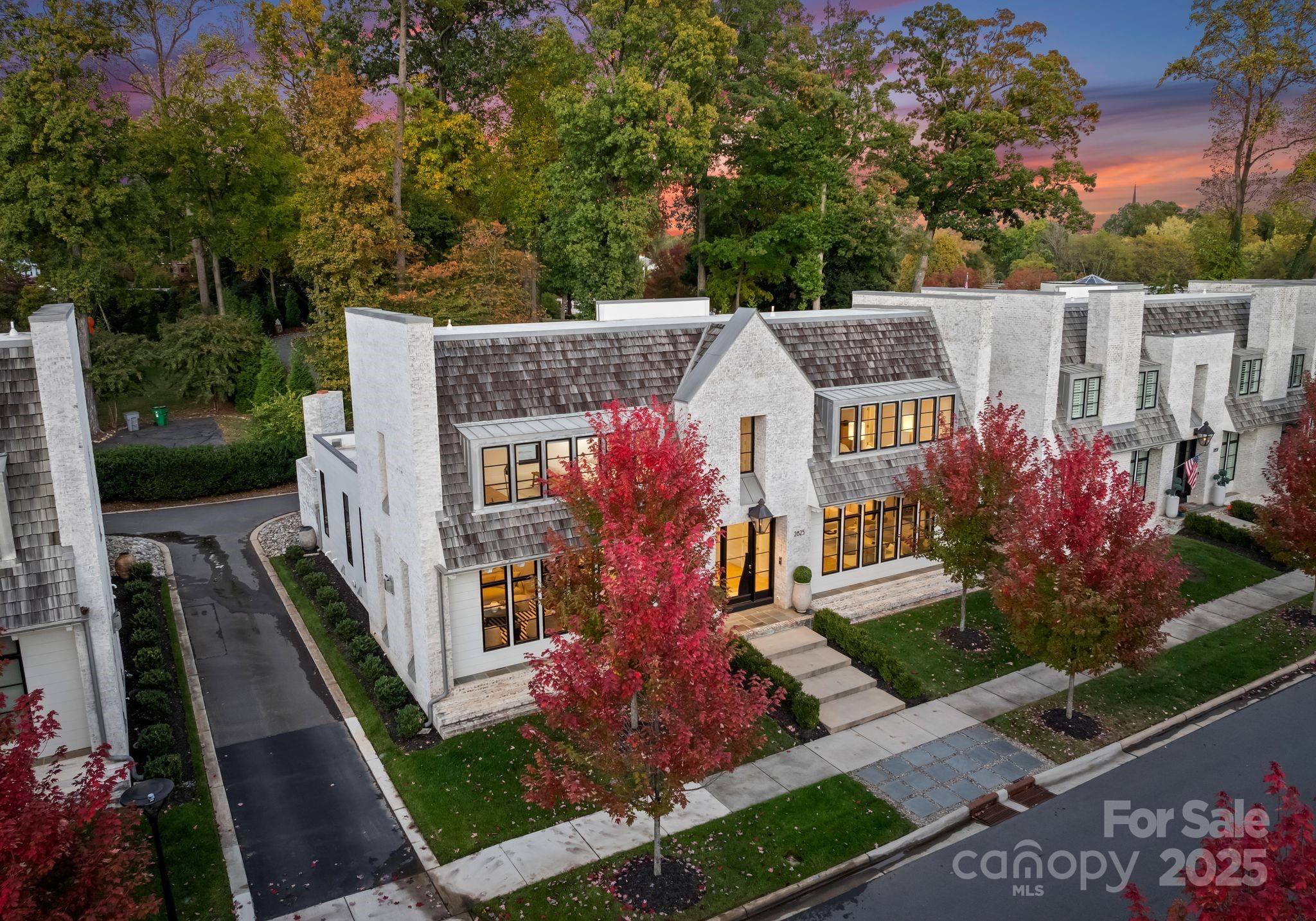 2825 Kenwood Sharon Lane