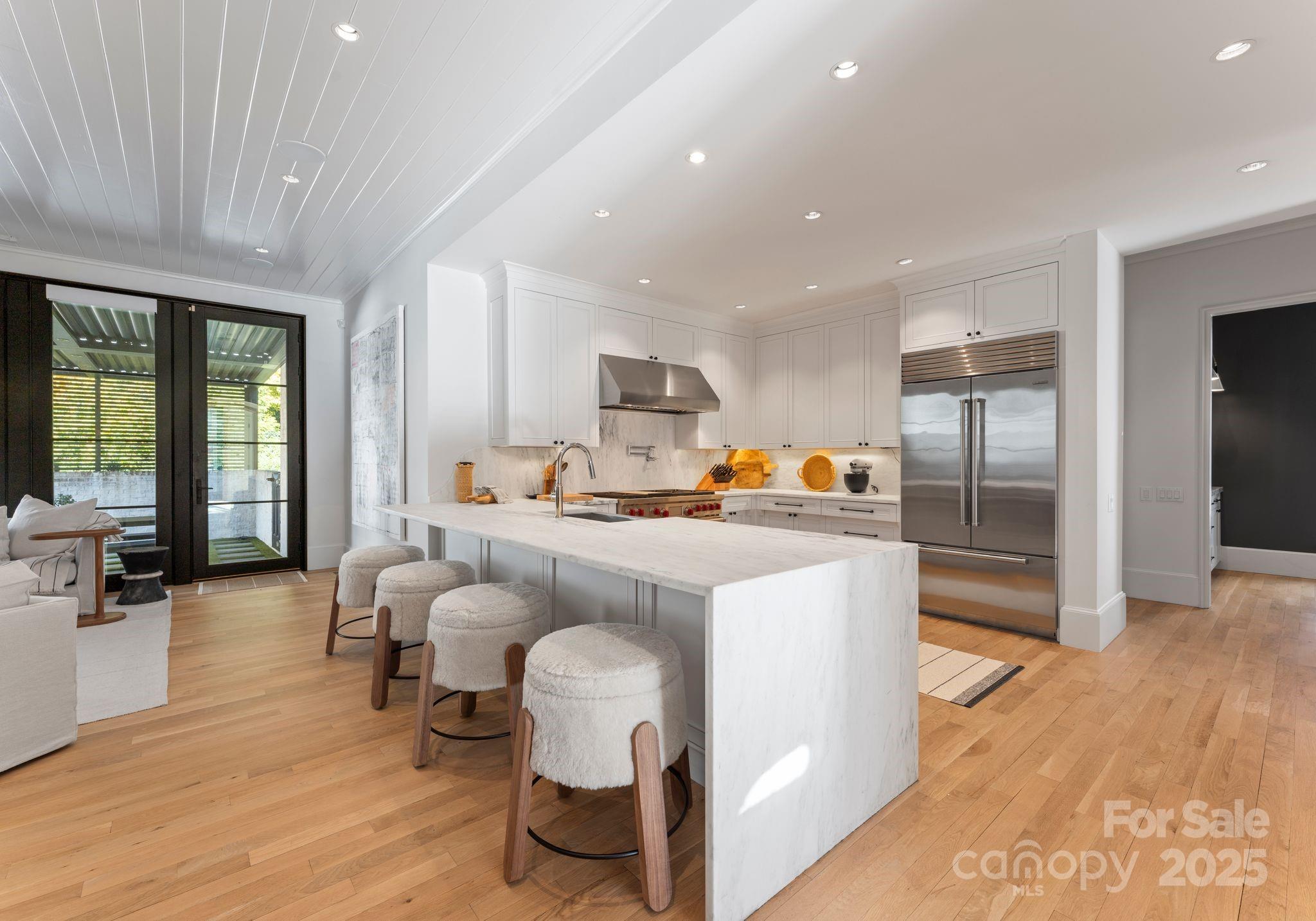 2825 Kenwood Sharon Lane