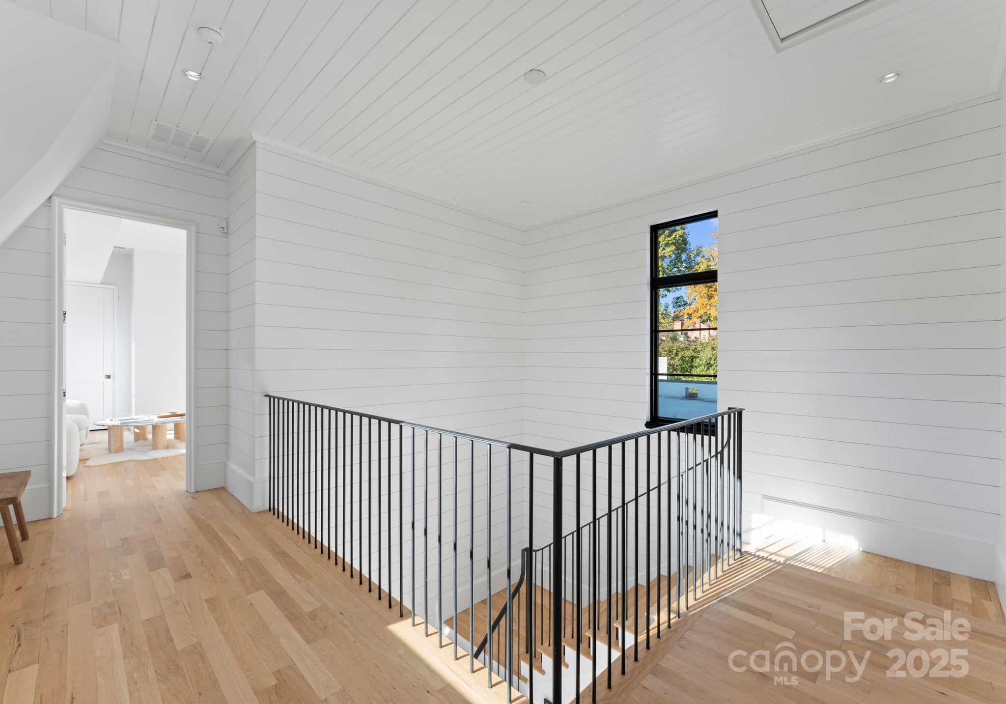 2825 Kenwood Sharon Lane