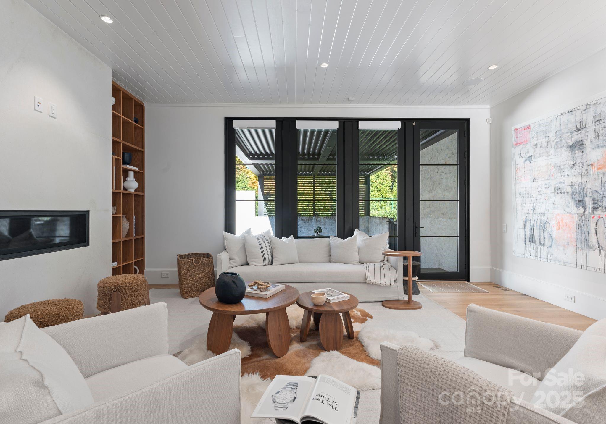 2825 Kenwood Sharon Lane