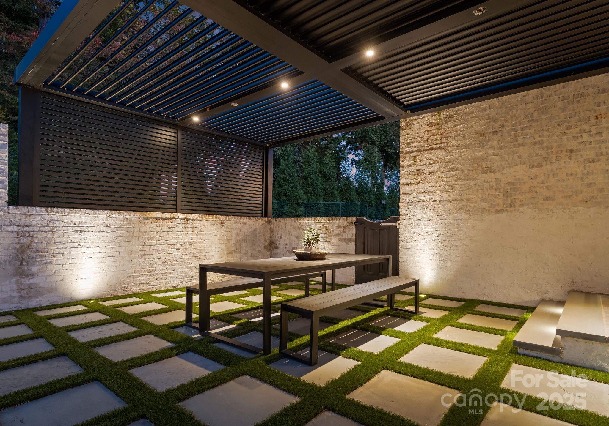 2825 Kenwood Sharon Lane