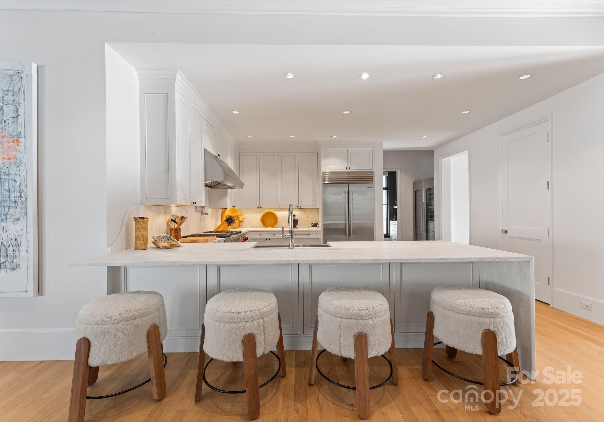 2825 Kenwood Sharon Lane