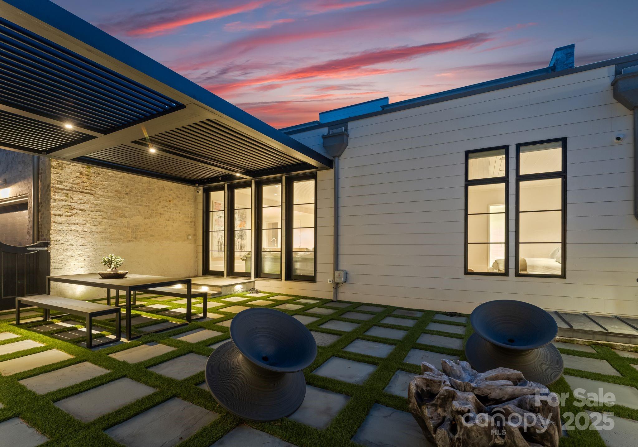 2825 Kenwood Sharon Lane