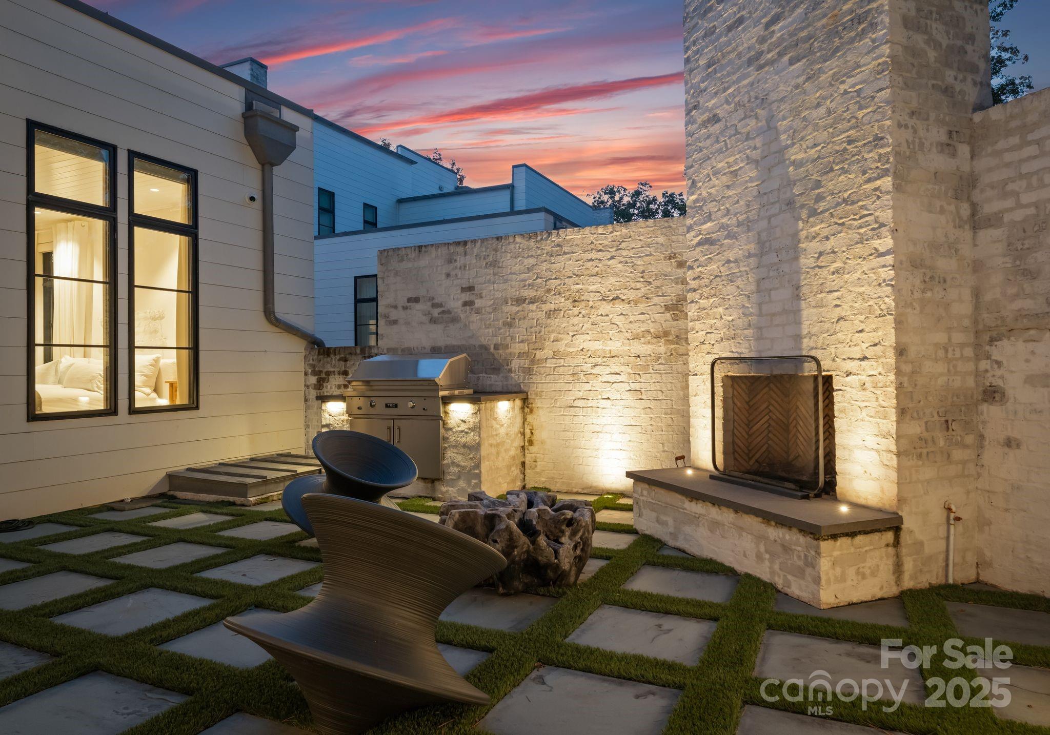 2825 Kenwood Sharon Lane