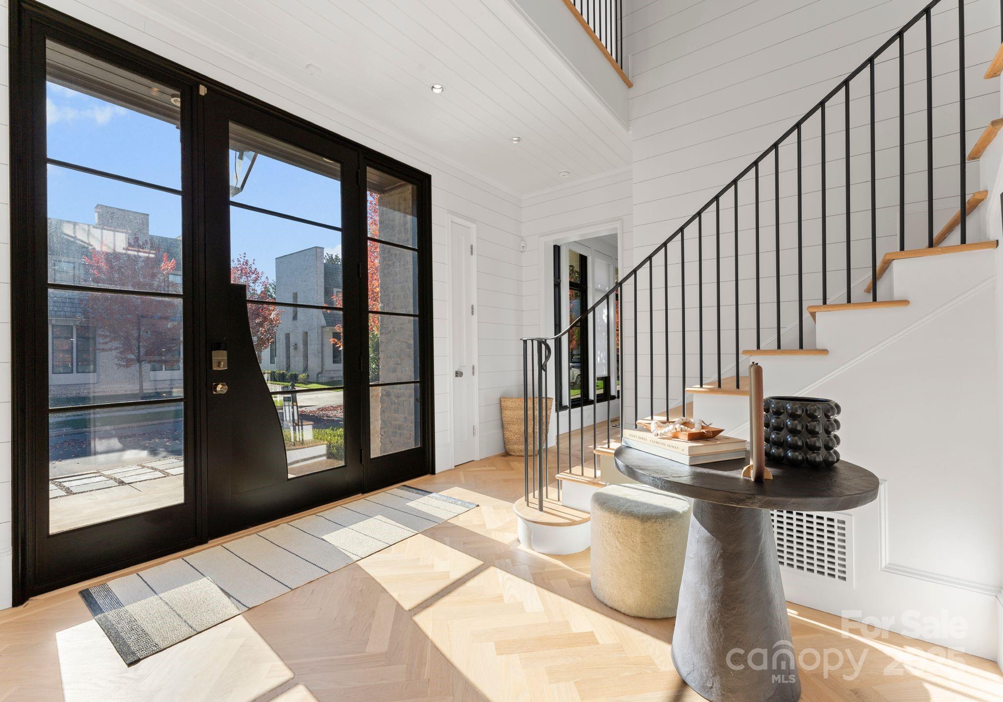 2825 Kenwood Sharon Lane