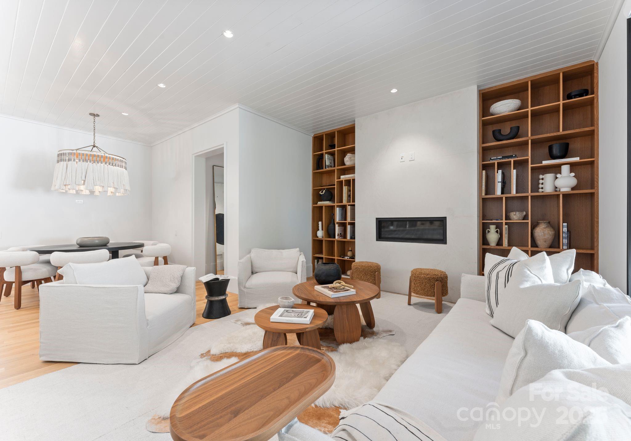 2825 Kenwood Sharon Lane