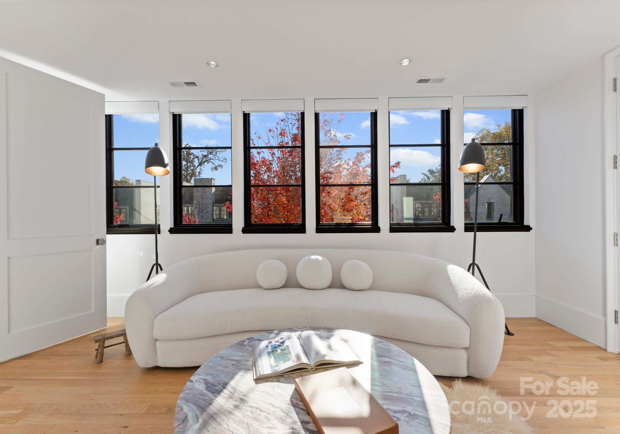 2825 Kenwood Sharon Lane