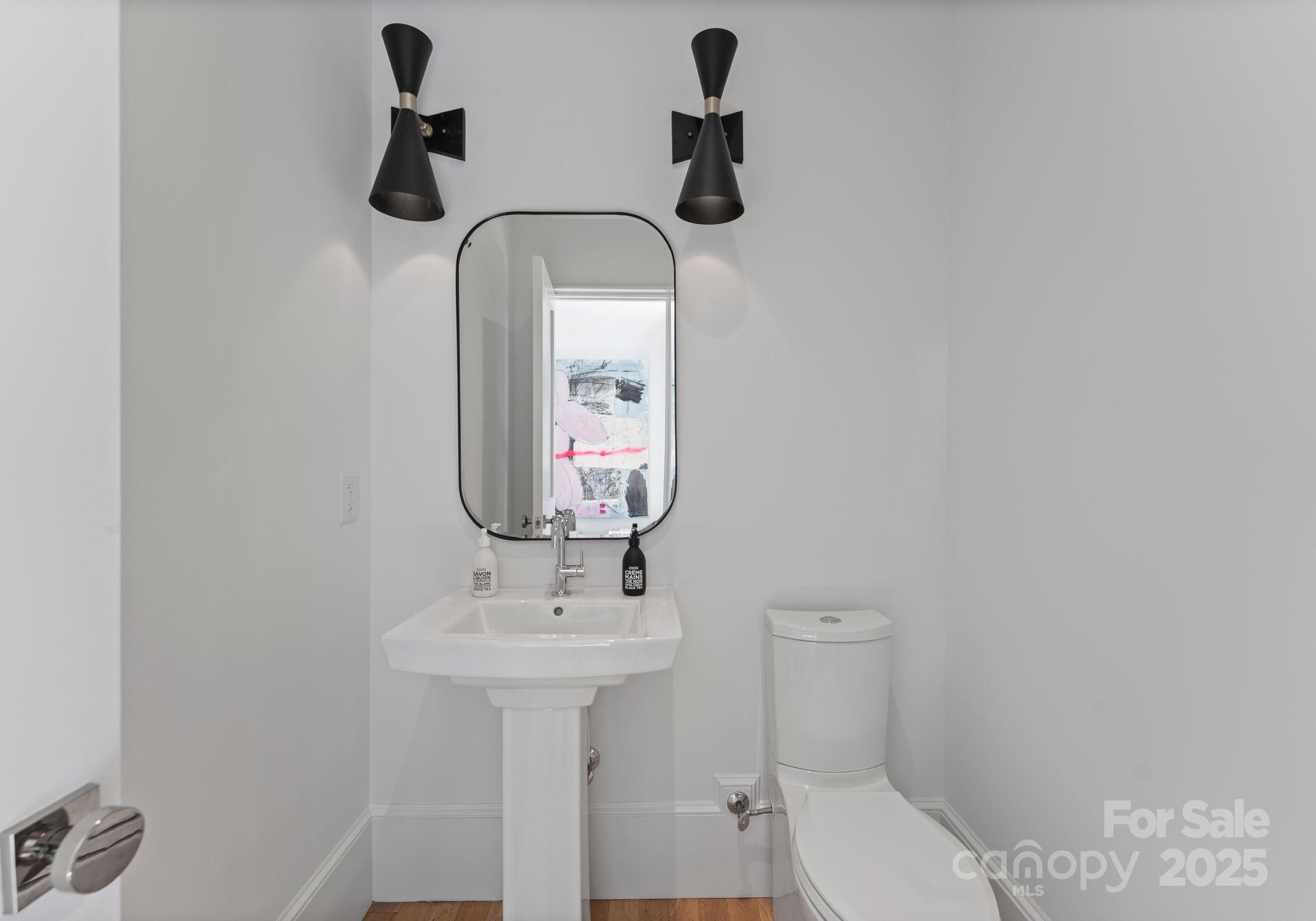 2825 Kenwood Sharon Lane