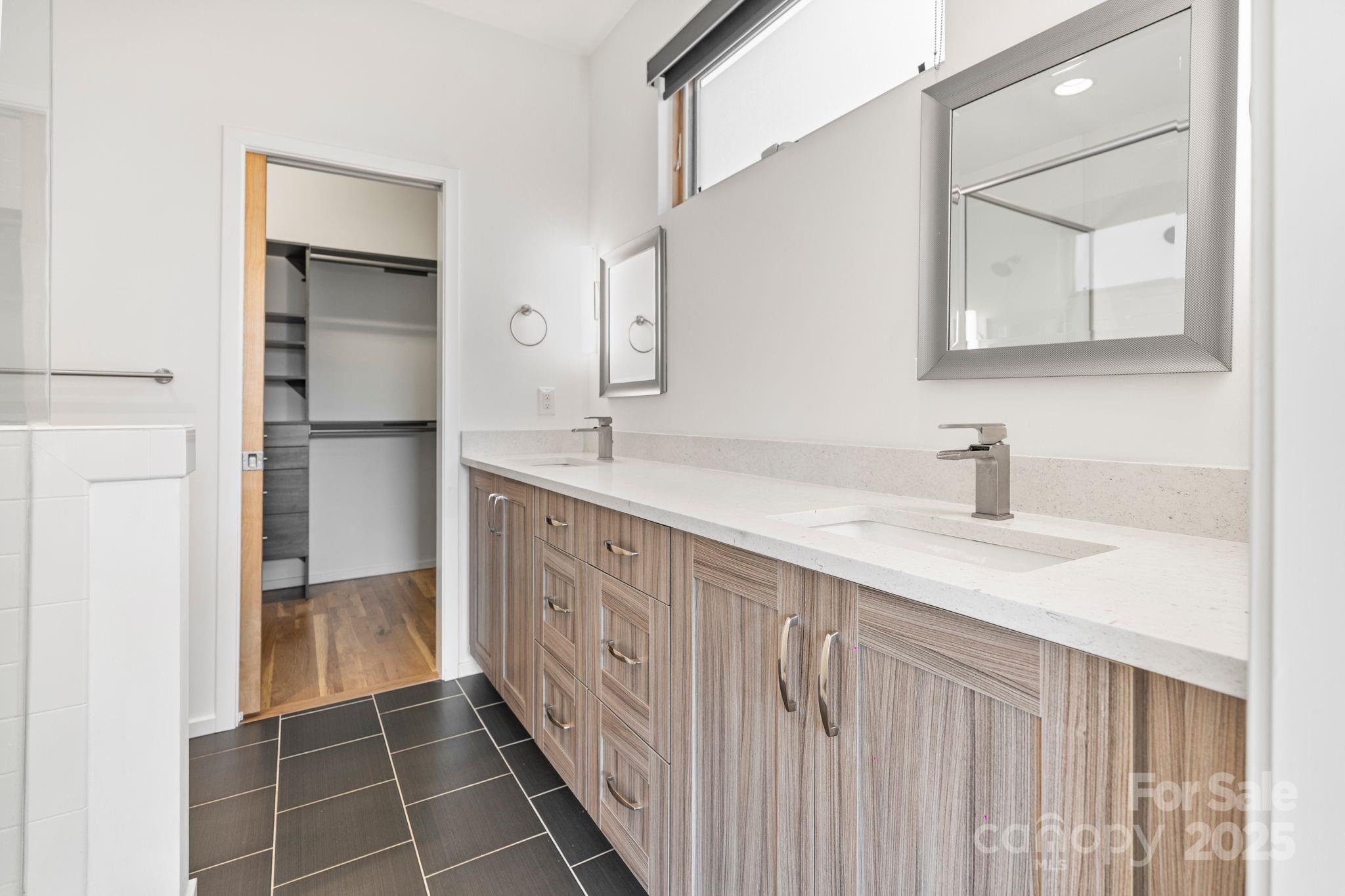 1004 B Greenleaf Avenue Unit: B