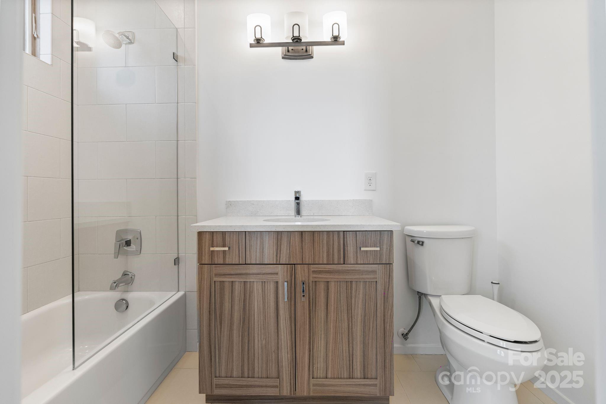 1004 B Greenleaf Avenue Unit: B