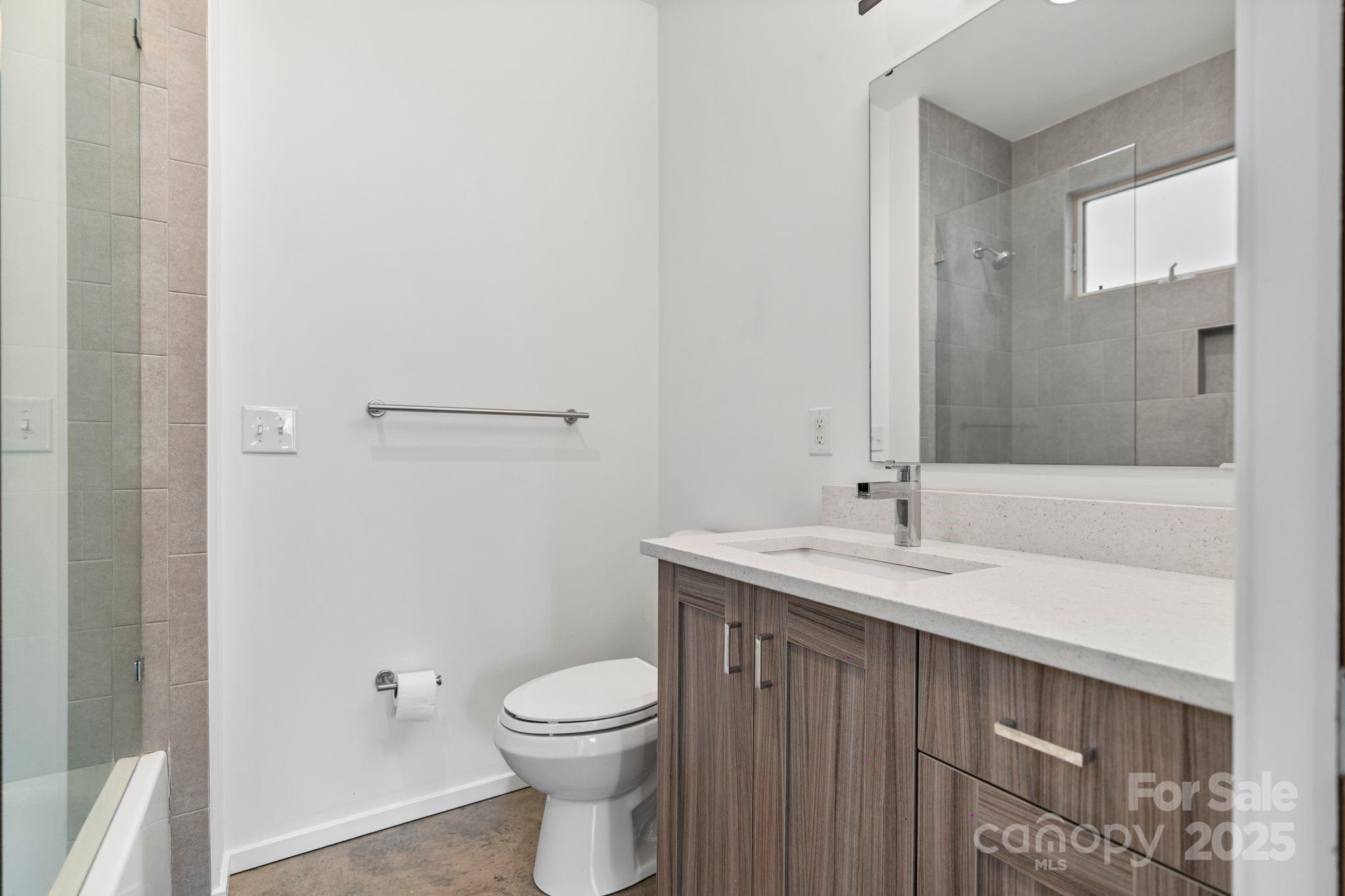 1004 B Greenleaf Avenue Unit: B