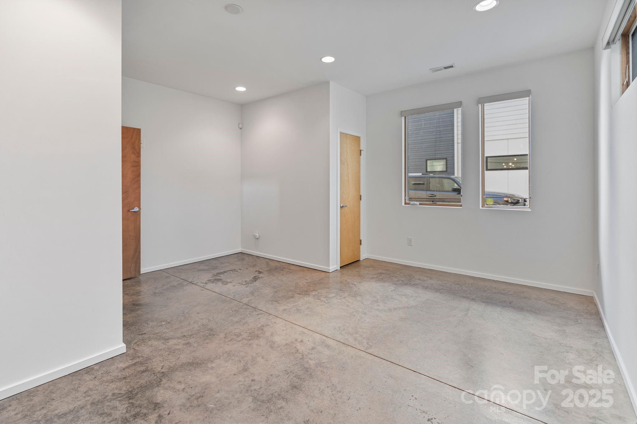 1004 B Greenleaf Avenue Unit: B