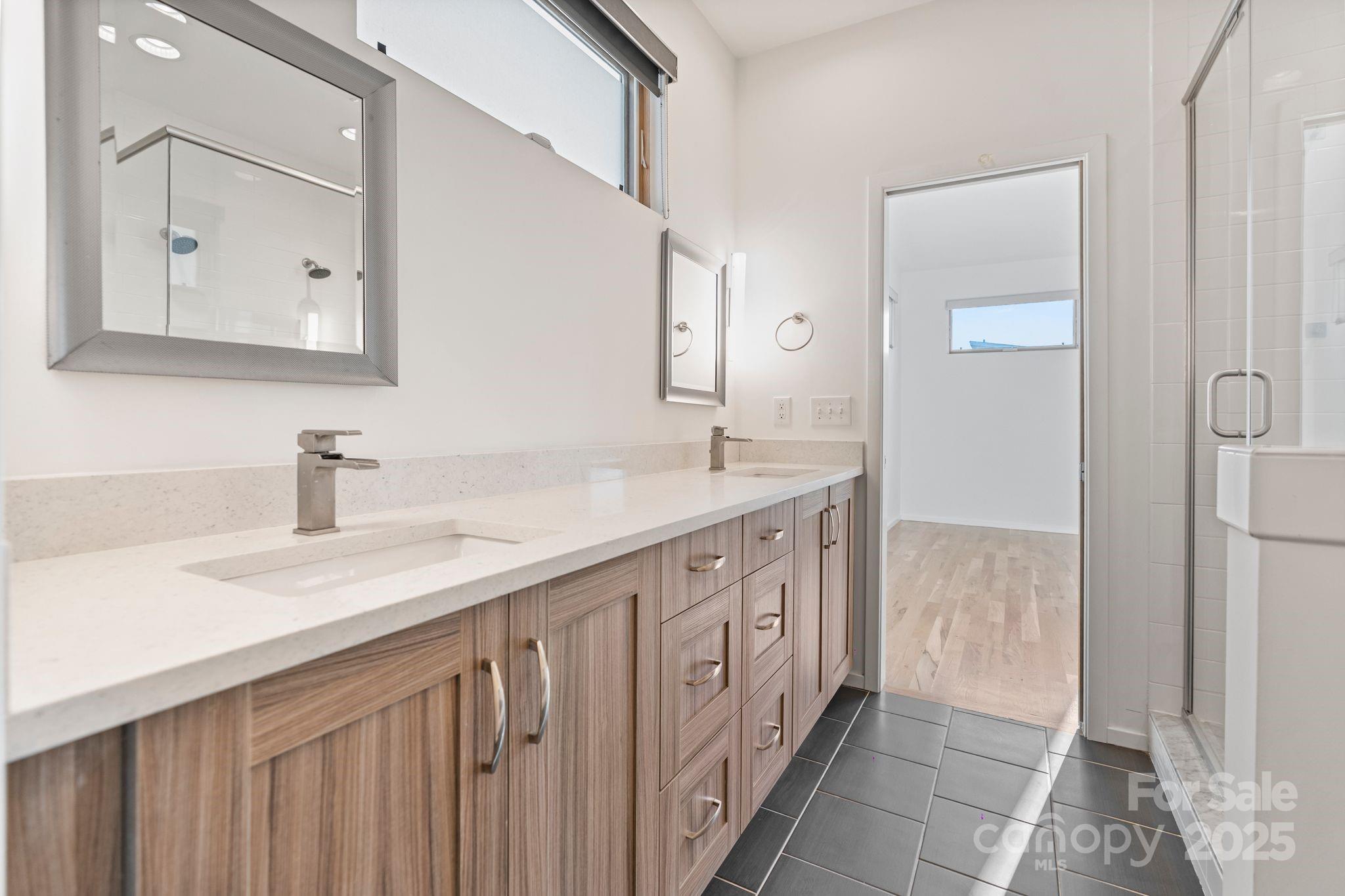 1004 B Greenleaf Avenue Unit: B